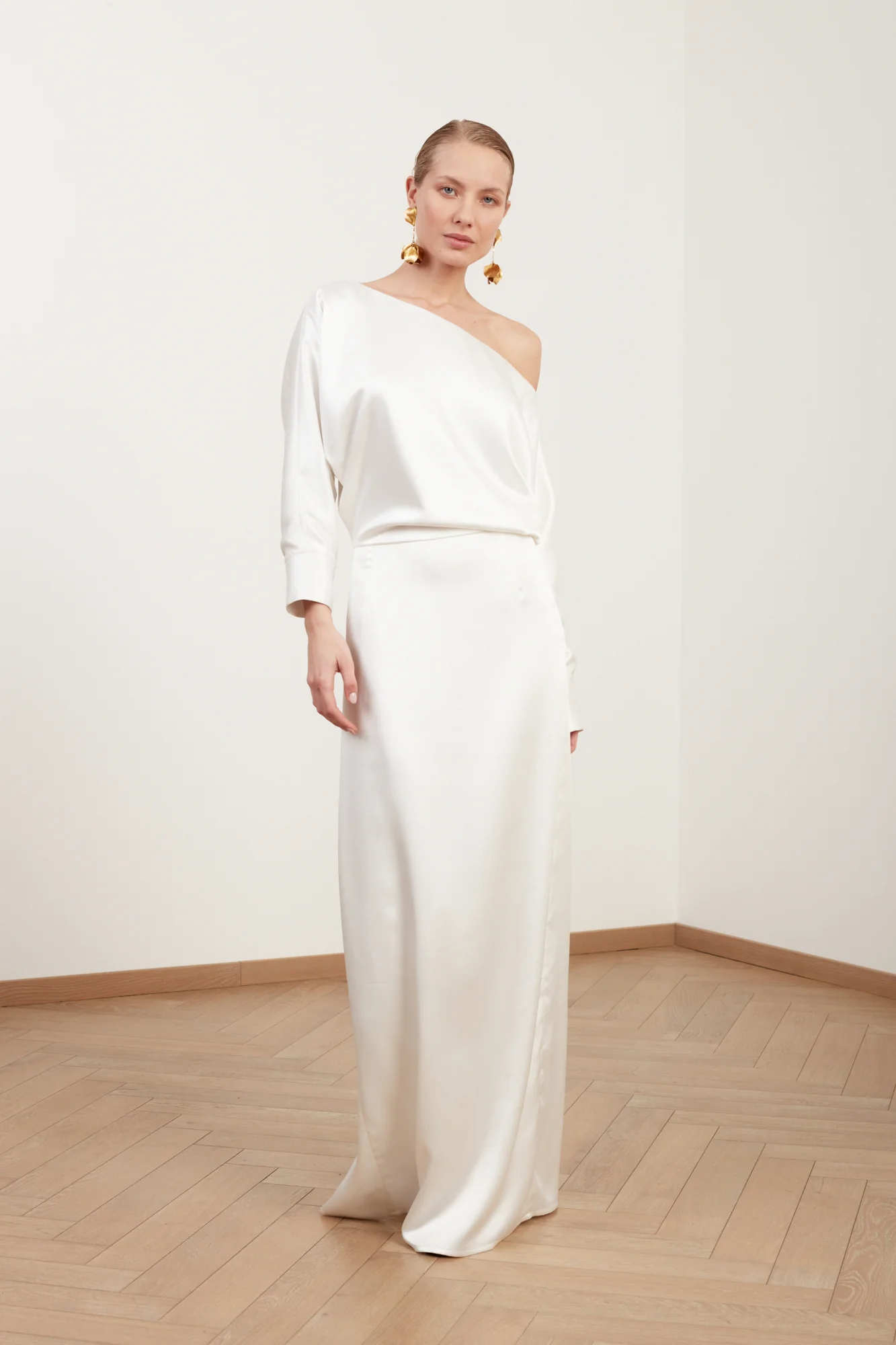 AGALIA soft satin off-the-shoulder maxi wedding dress with open shoulder - Image 3