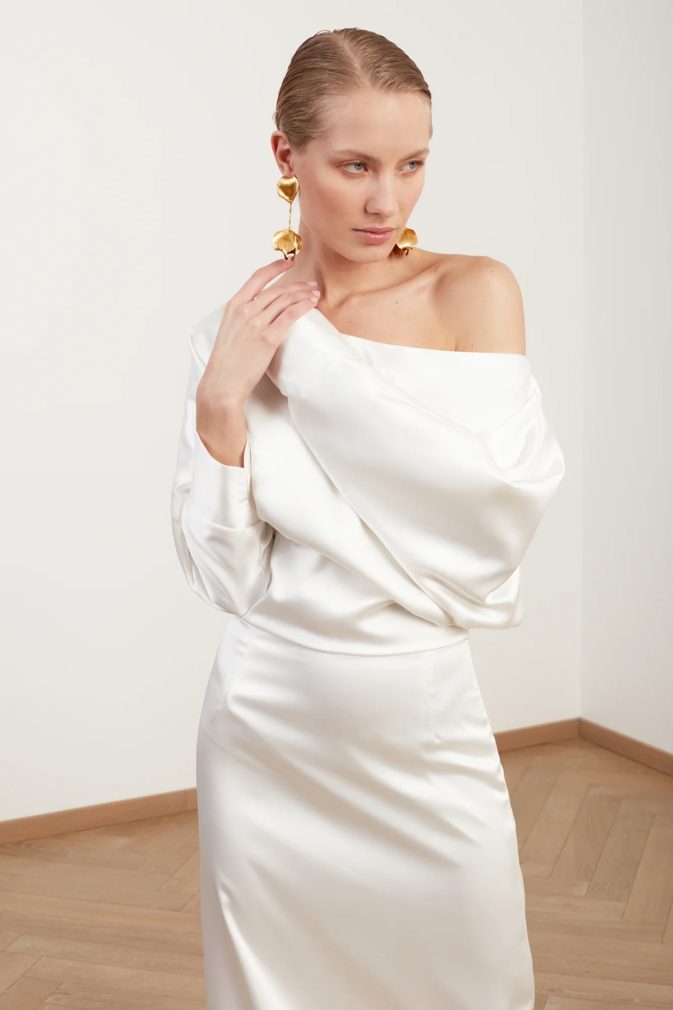AGALIA soft satin off-the-shoulder maxi wedding dress with open shoulder - Image 4