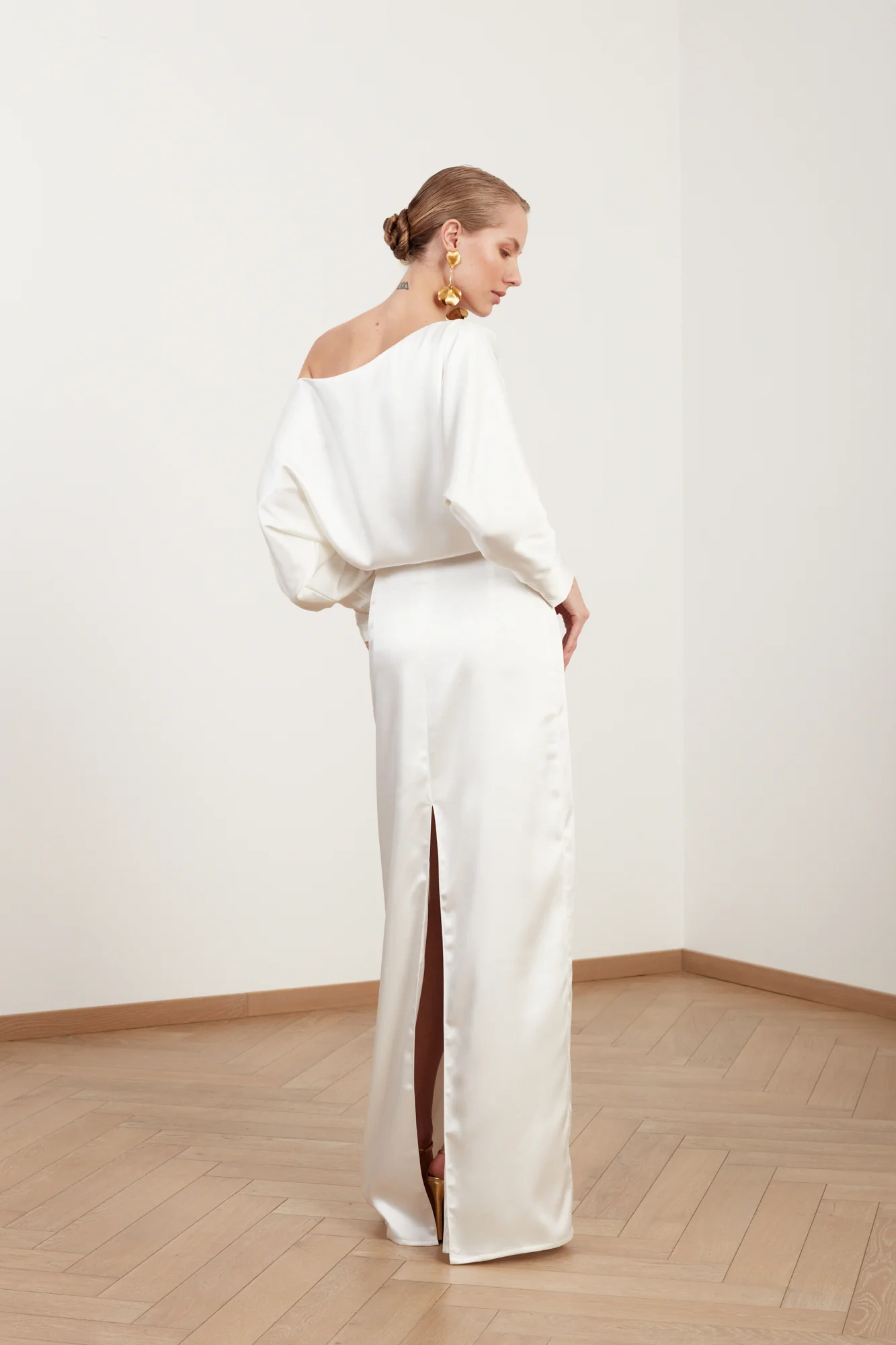 AGALIA soft satin off-the-shoulder maxi wedding dress with open shoulder - Image 7