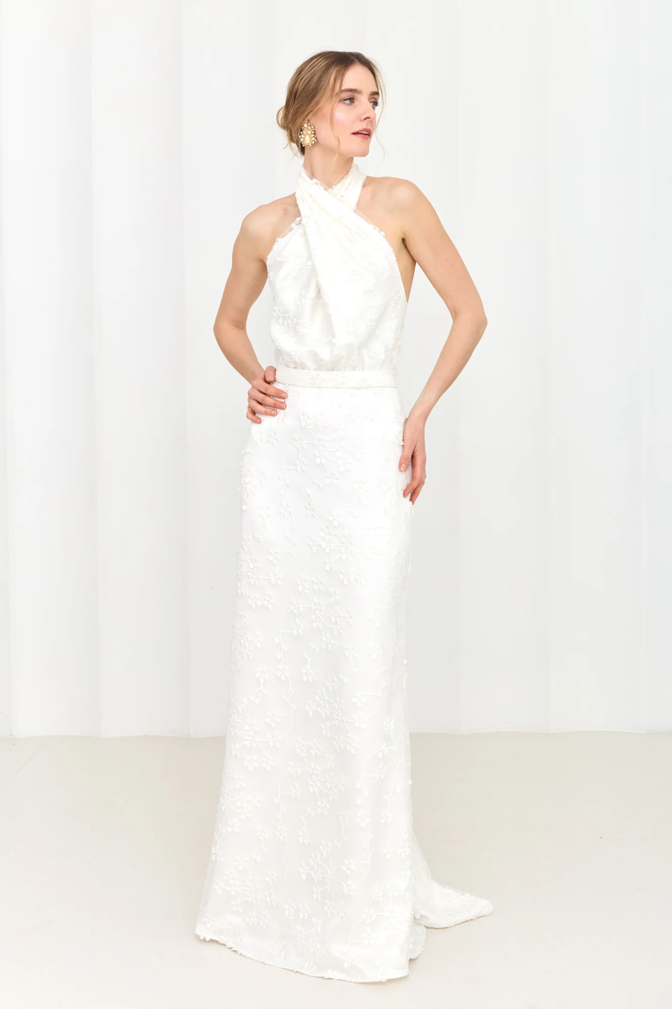 ALIUR White Lace Wedding Gown with X Neckline - Image 4