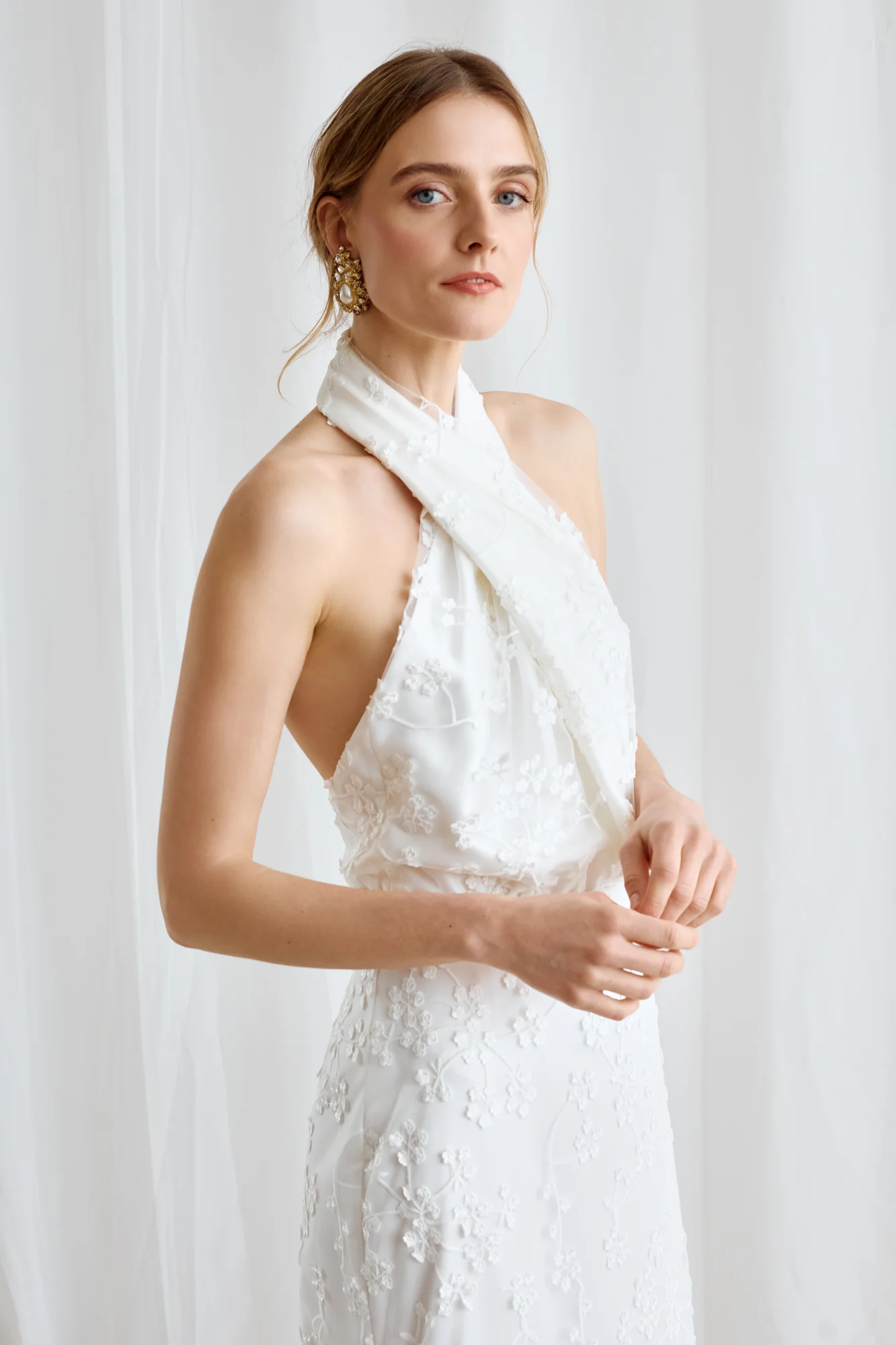ALIUR White Lace Wedding Gown with X Neckline - Image 5