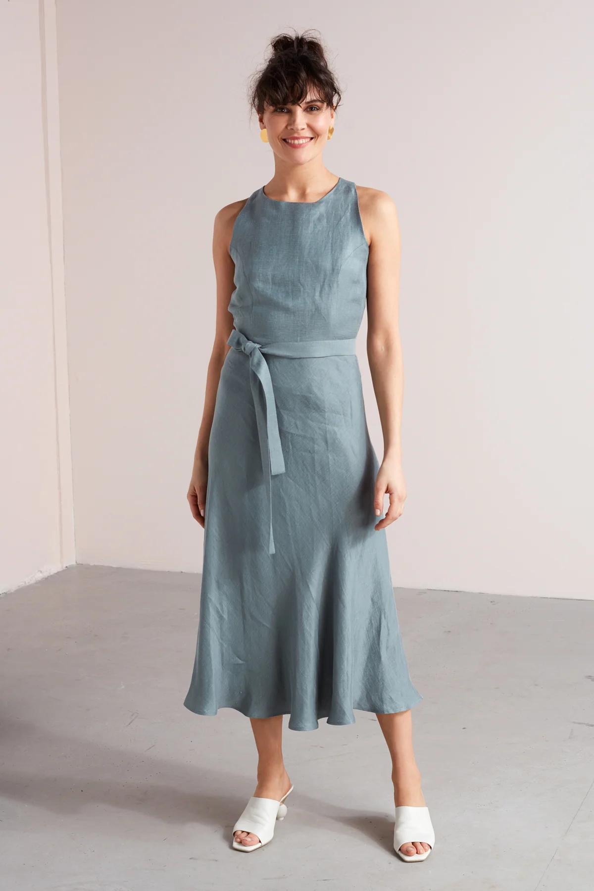 AMILA open back linen midi dress in dusty blue - Image 3