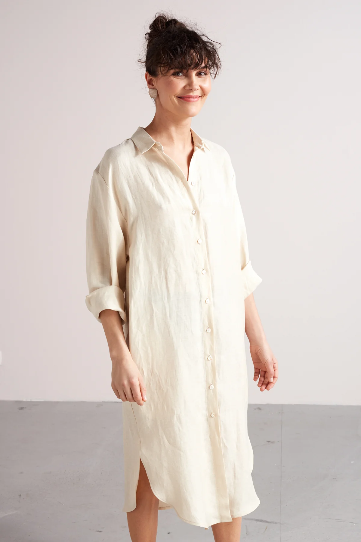 ANRI midi linen shirt dress in light cream - Image 3