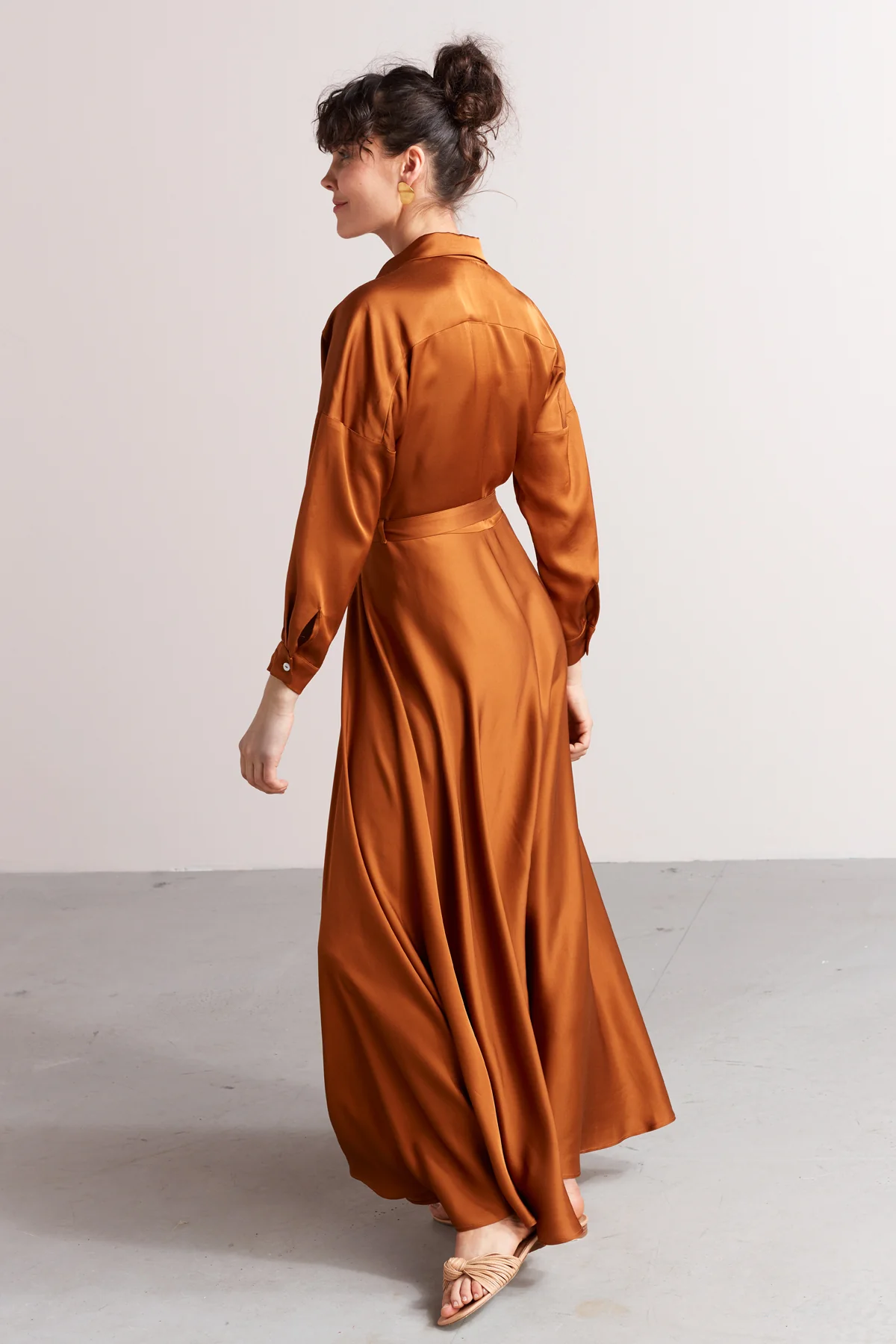 BLANCA maxi shirt dress in bronze - Image 4