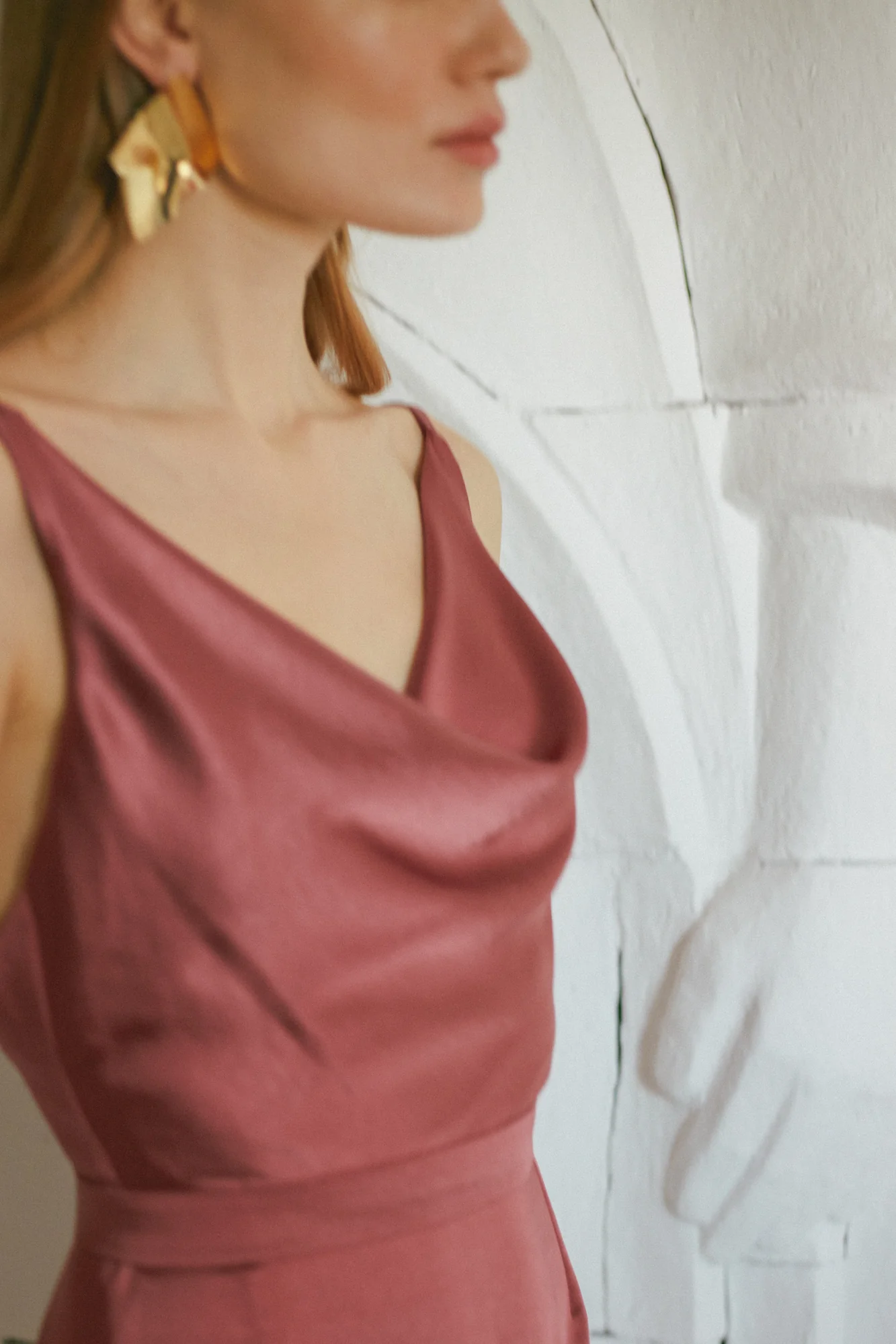 KAMEA brick red backless cocktail dress - Image 3