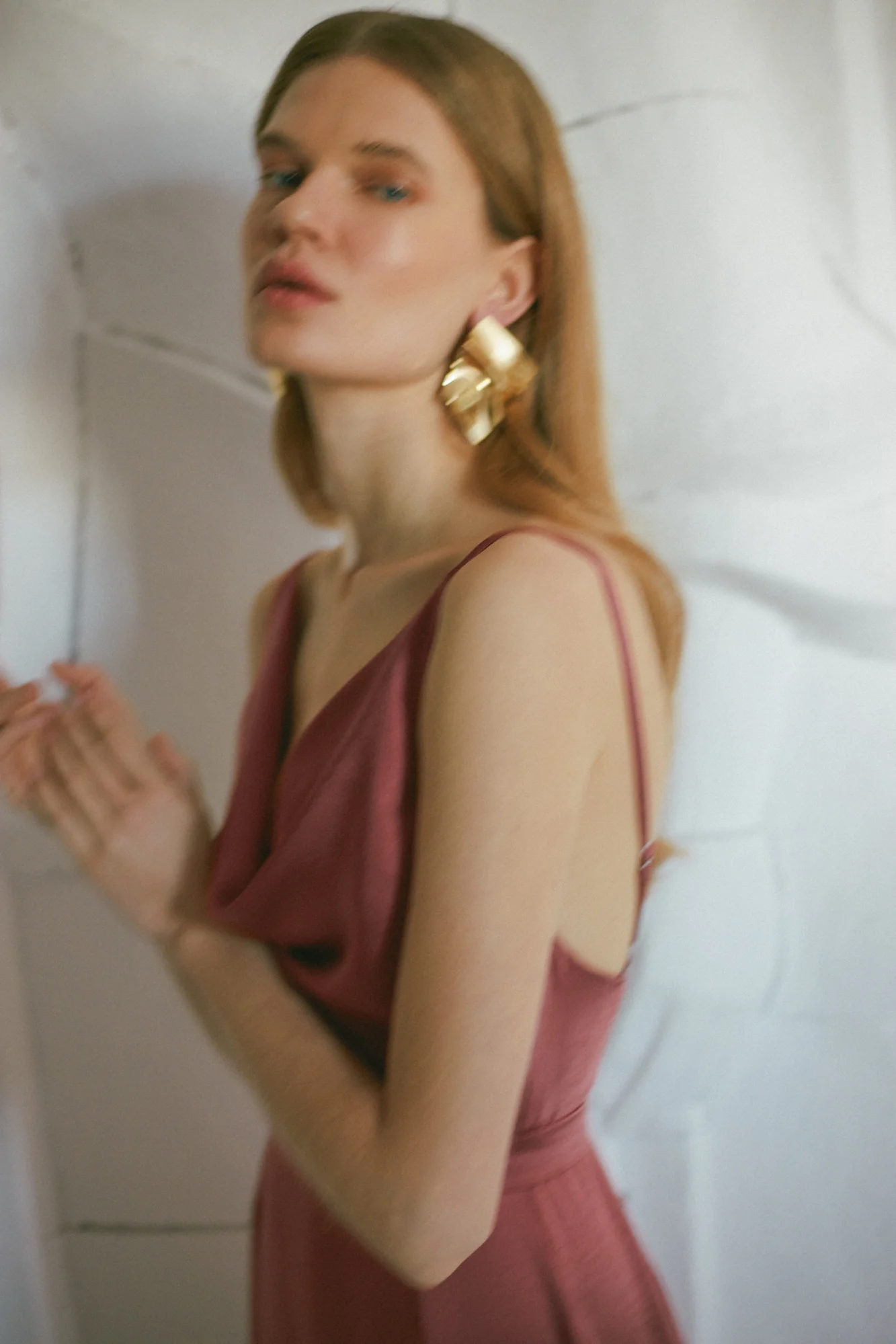 KAMEA brick red backless cocktail dress - Image 6
