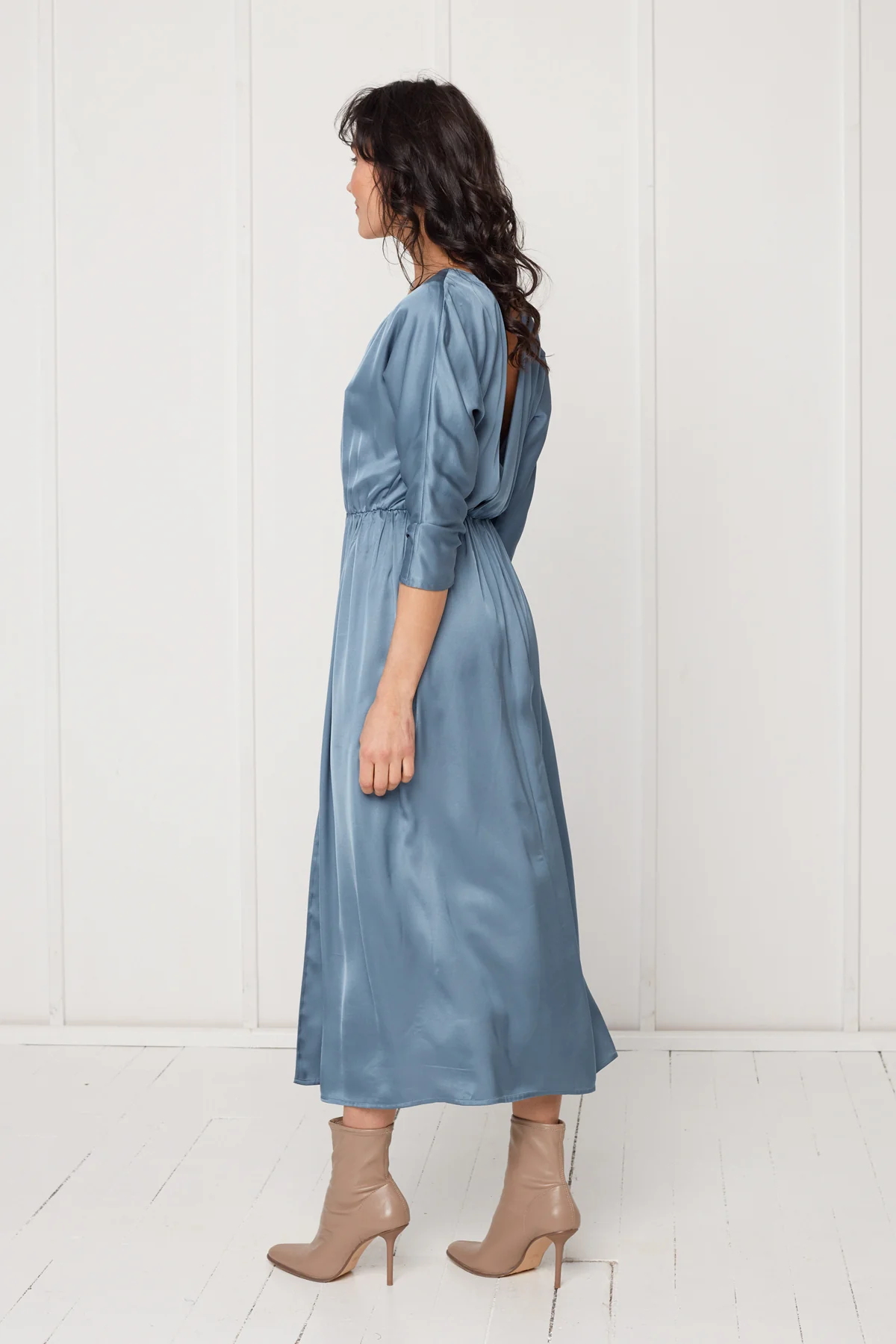 CIARA oversized kimono sleeve midi dress in stone blue - Image 4