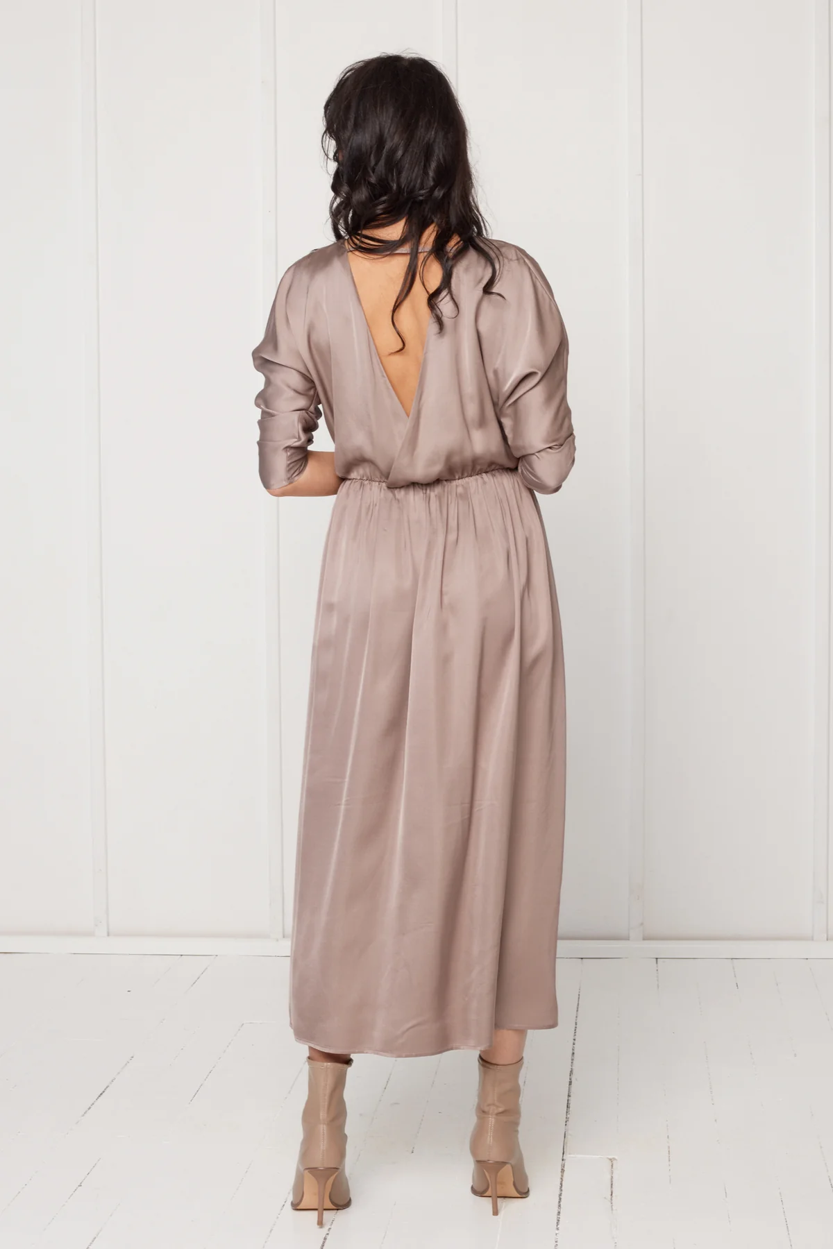 CIARA oversized kimono sleeve midi dress in taupe - Image 4