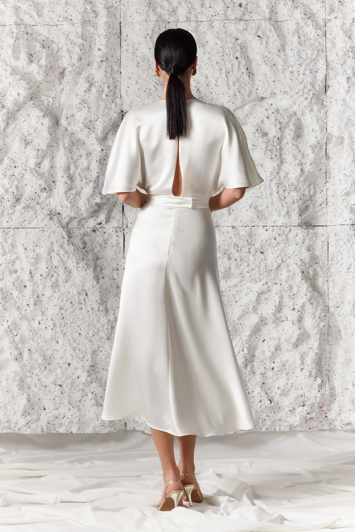 DAHLIA midi wedding dress with butterfly sleeves - Image 4