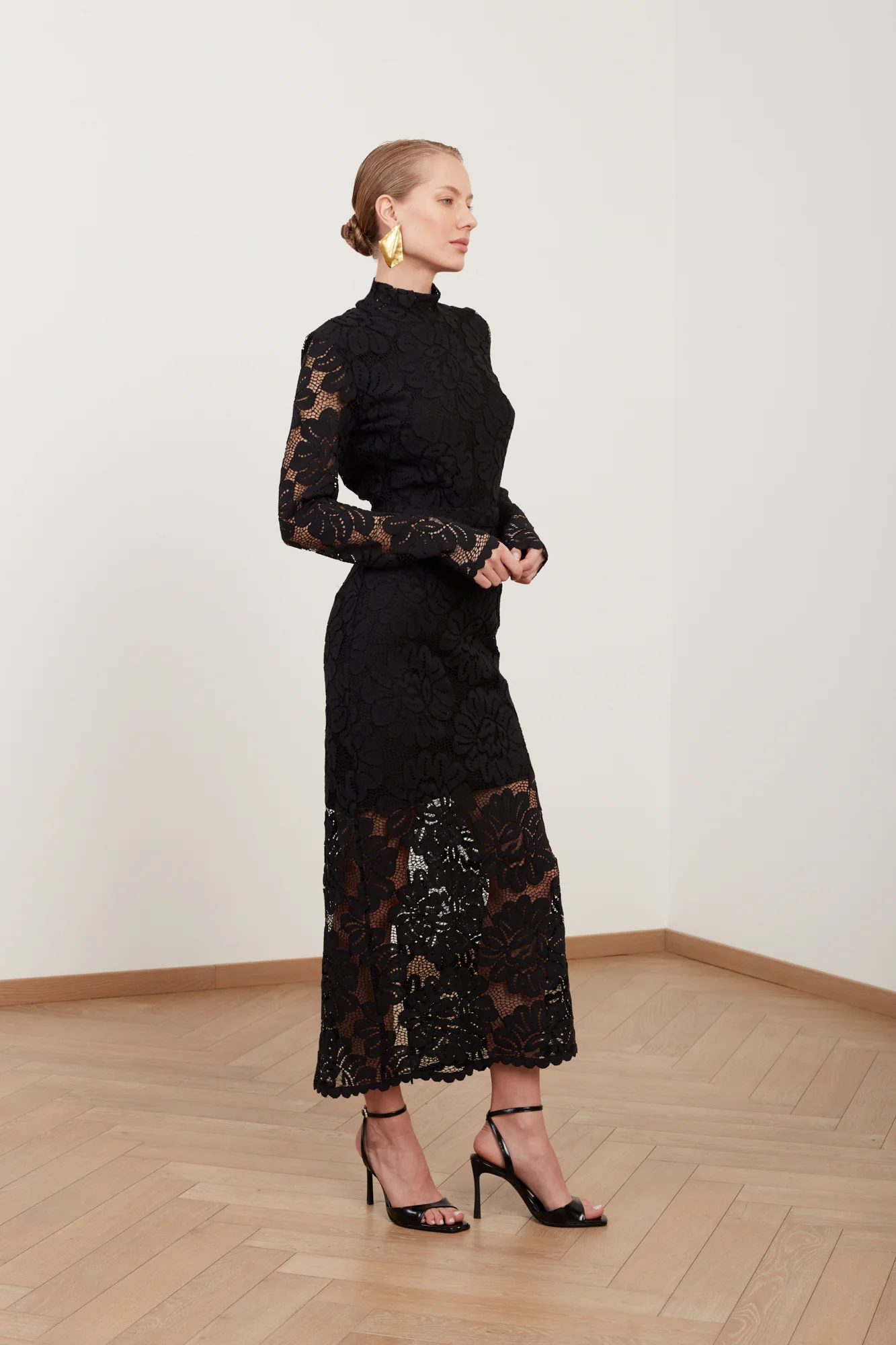 ELENA black floral lace midi dress with open back - Image 5
