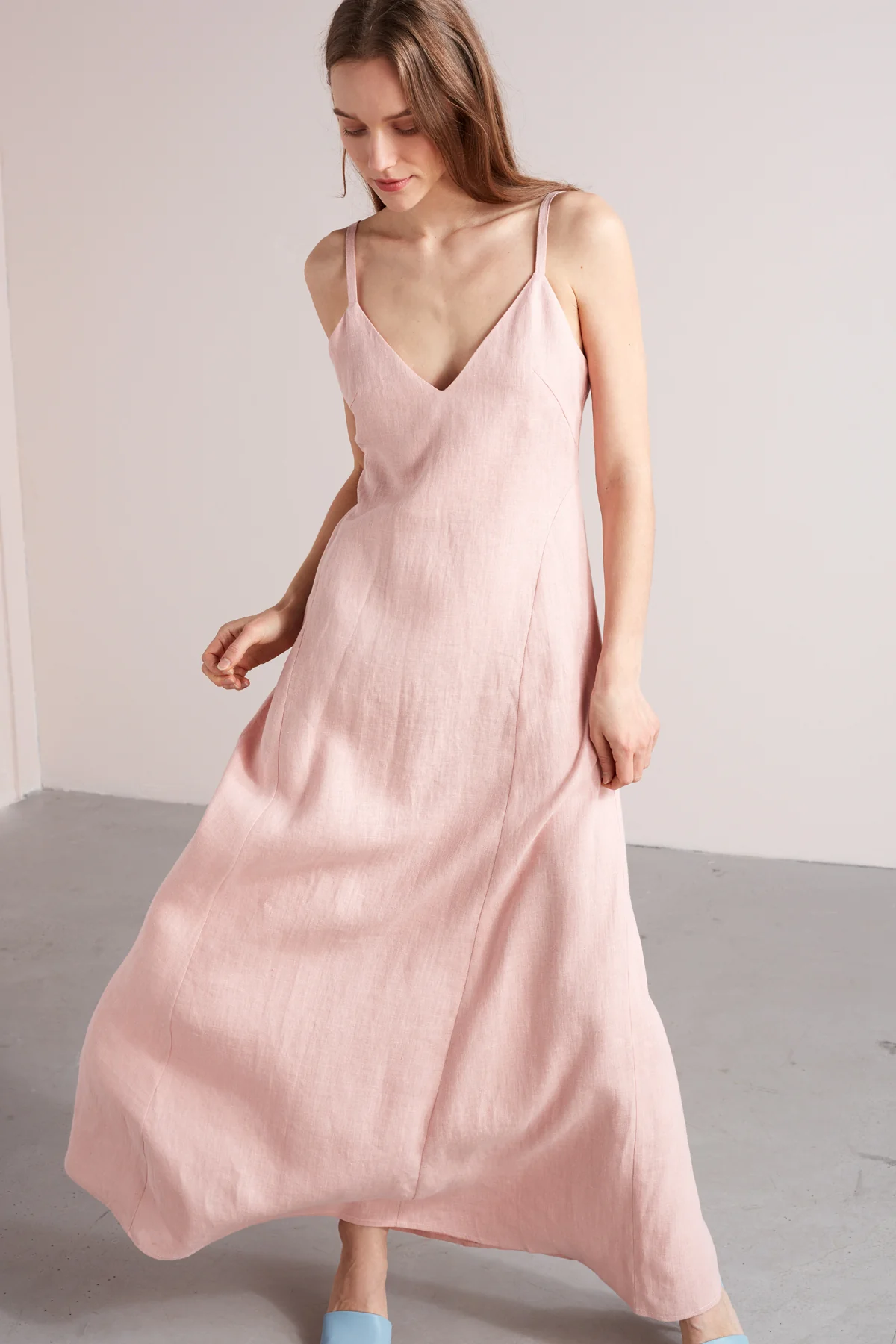 ELONA maxi linen summer dress in dusty pink - Image 3