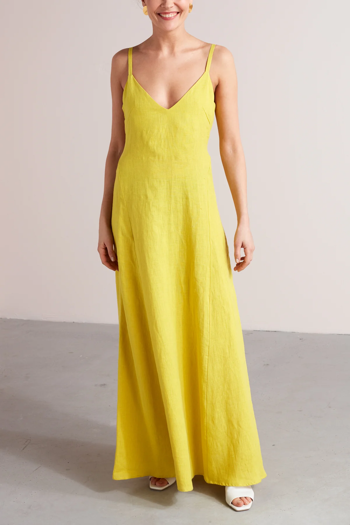 ELONA maxi linen summer dress in lemon yellow - Image 3