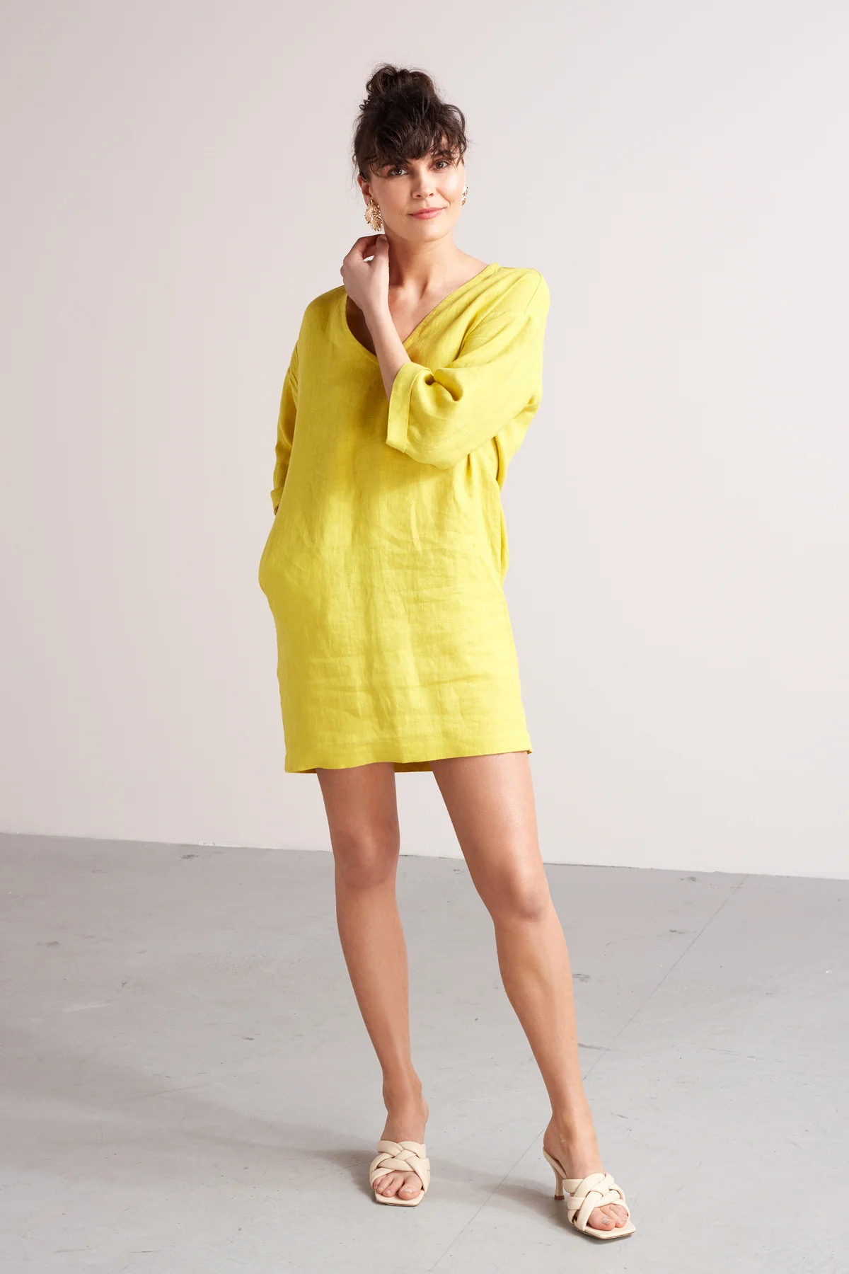 ELSA mini linen tunic dress in lemon yellow - Image 2
