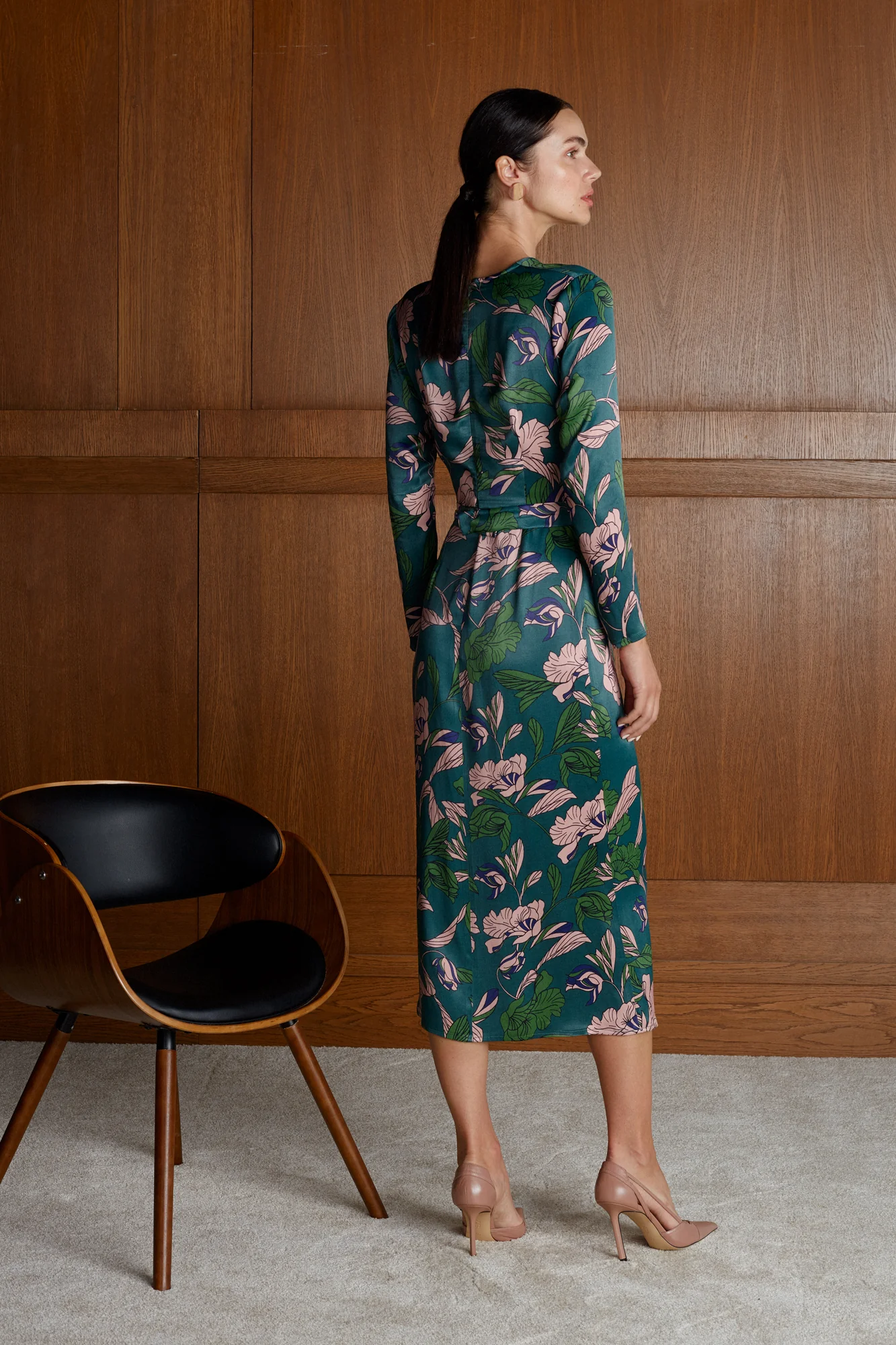 ENORA floral print midi dress with deep V neck - Image 5