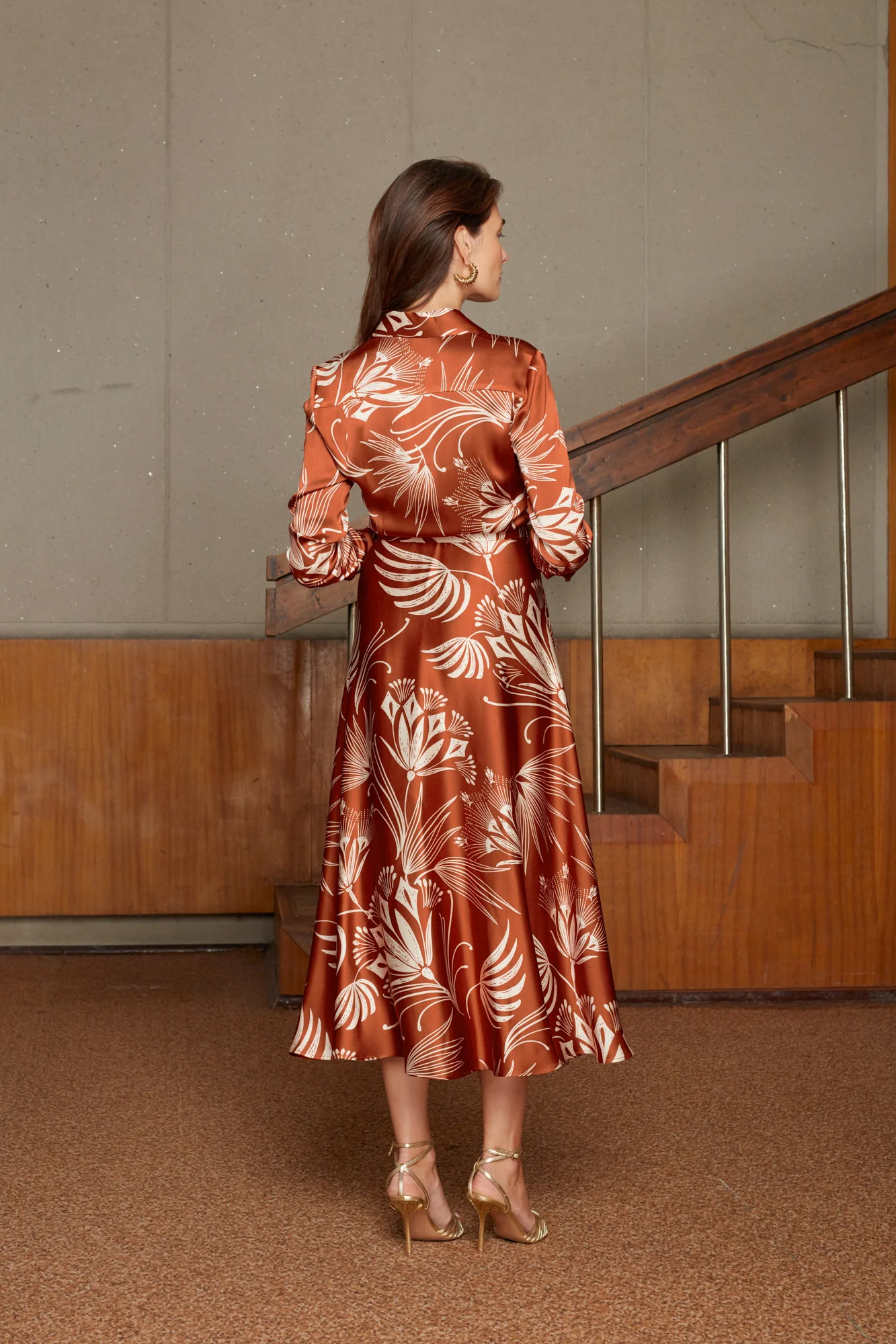 EVAN floral printed brown midi shirt dress - Image 3
