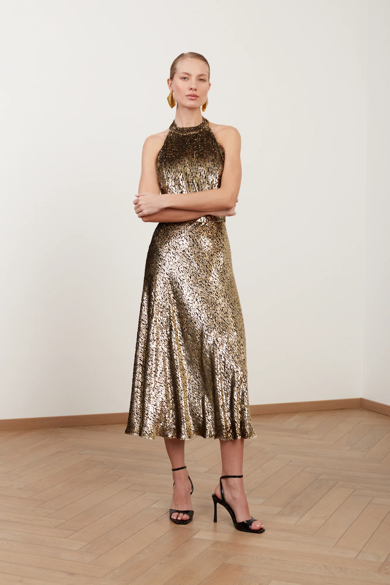 FARAH Black Golden Velvet Silk Midi Dress - Image 6