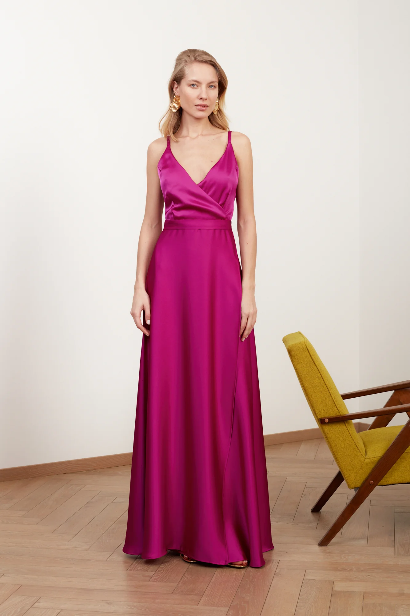 FREYA fuchsia pink satin long evening dress - Image 4
