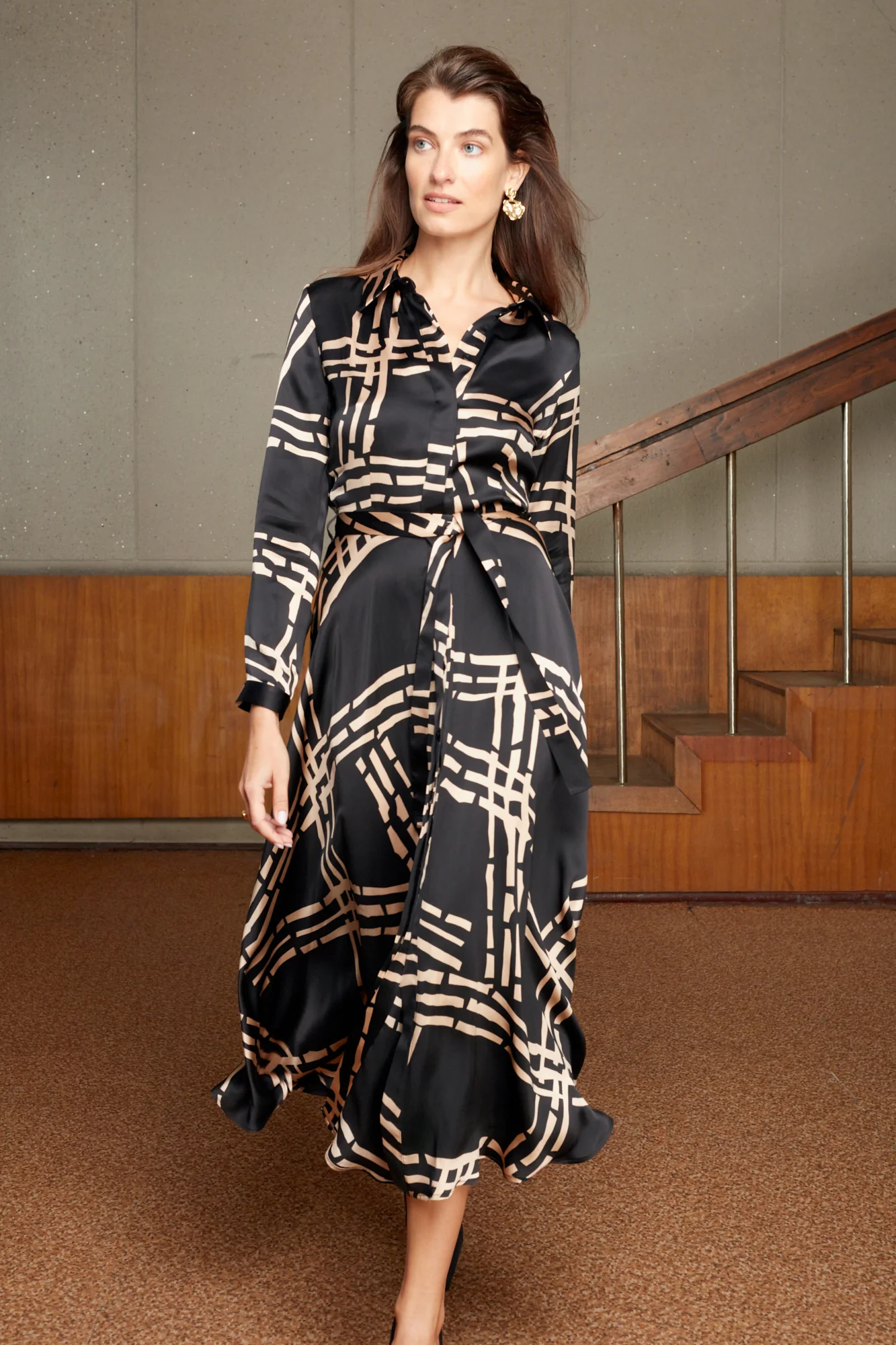 GEMMA black beige graphic print midi shirt dress - Image 4