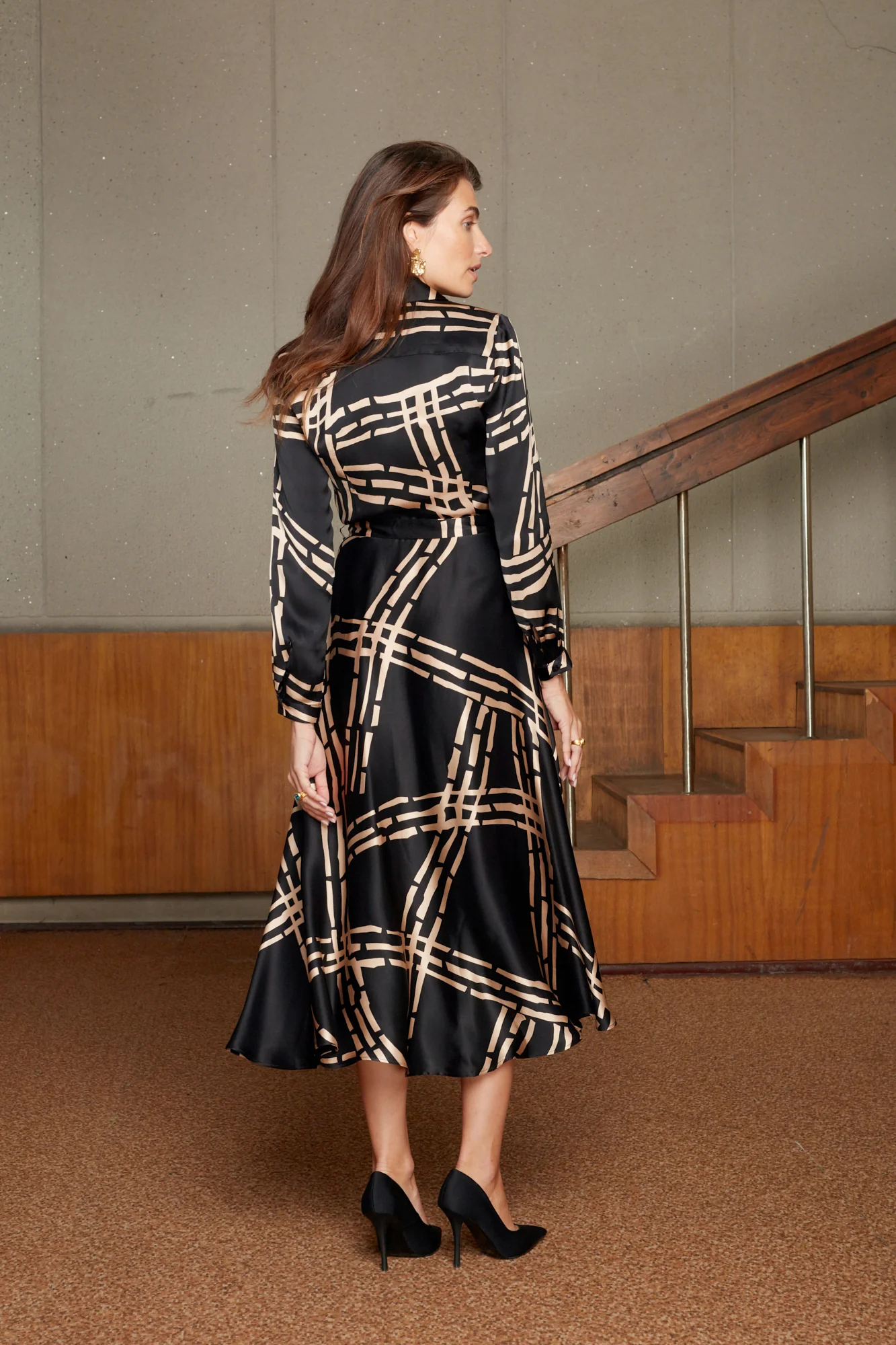 GEMMA black beige graphic print midi shirt dress - Image 7