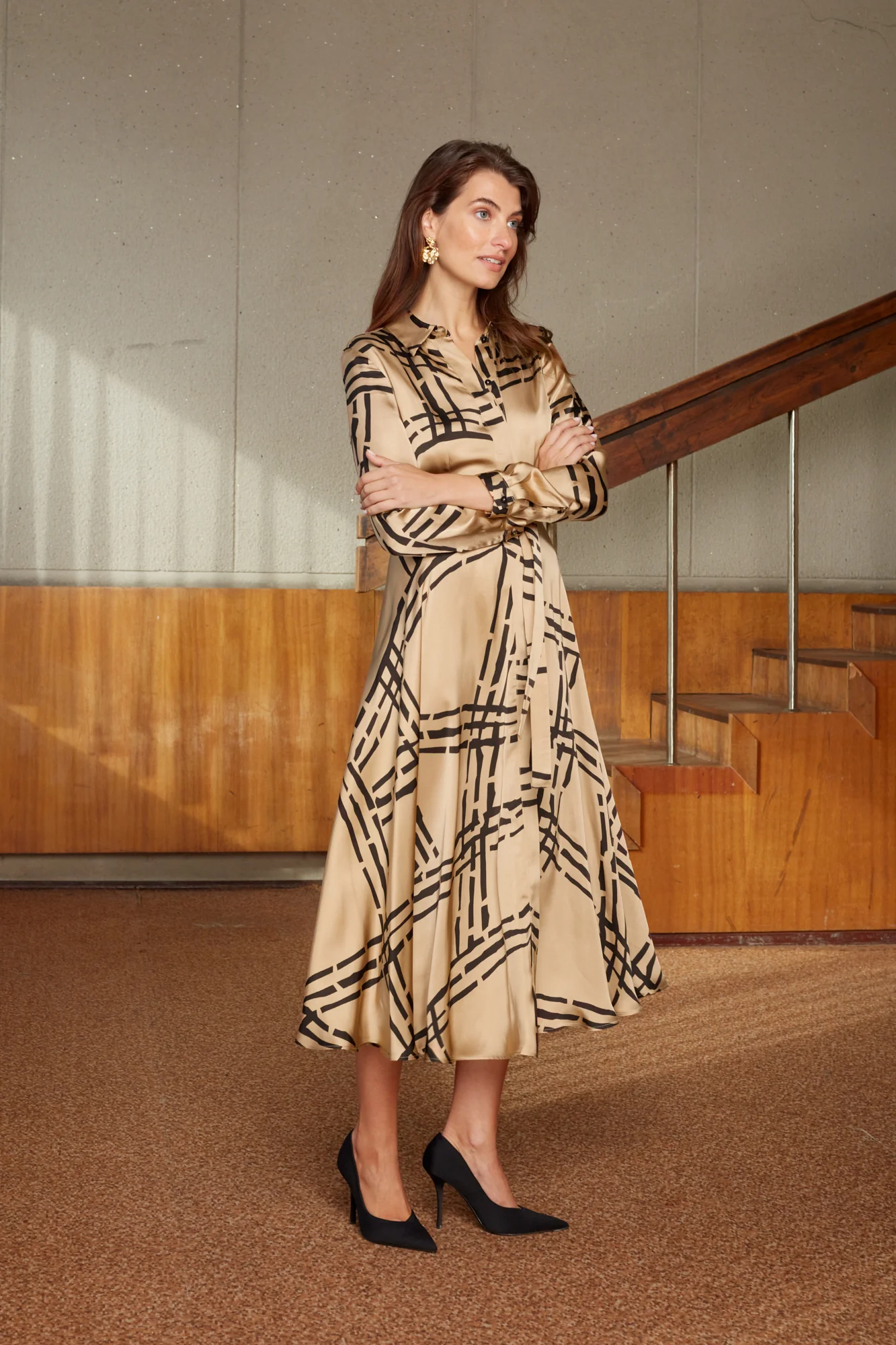 GEMMA beige graphic print midi shirt dress - Image 3