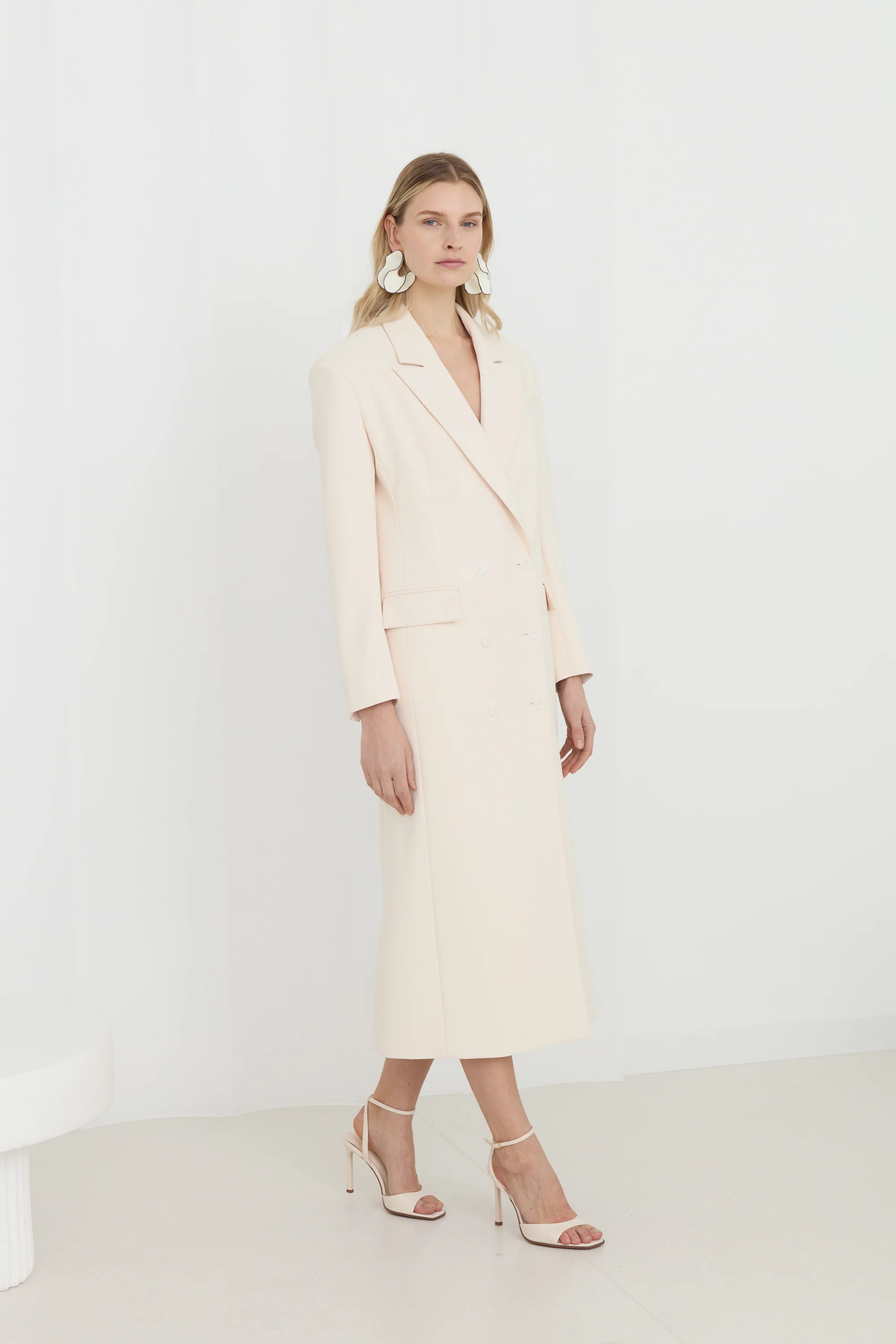 HOUDA Oversized Cream Midi Blazer Dress - Image 3