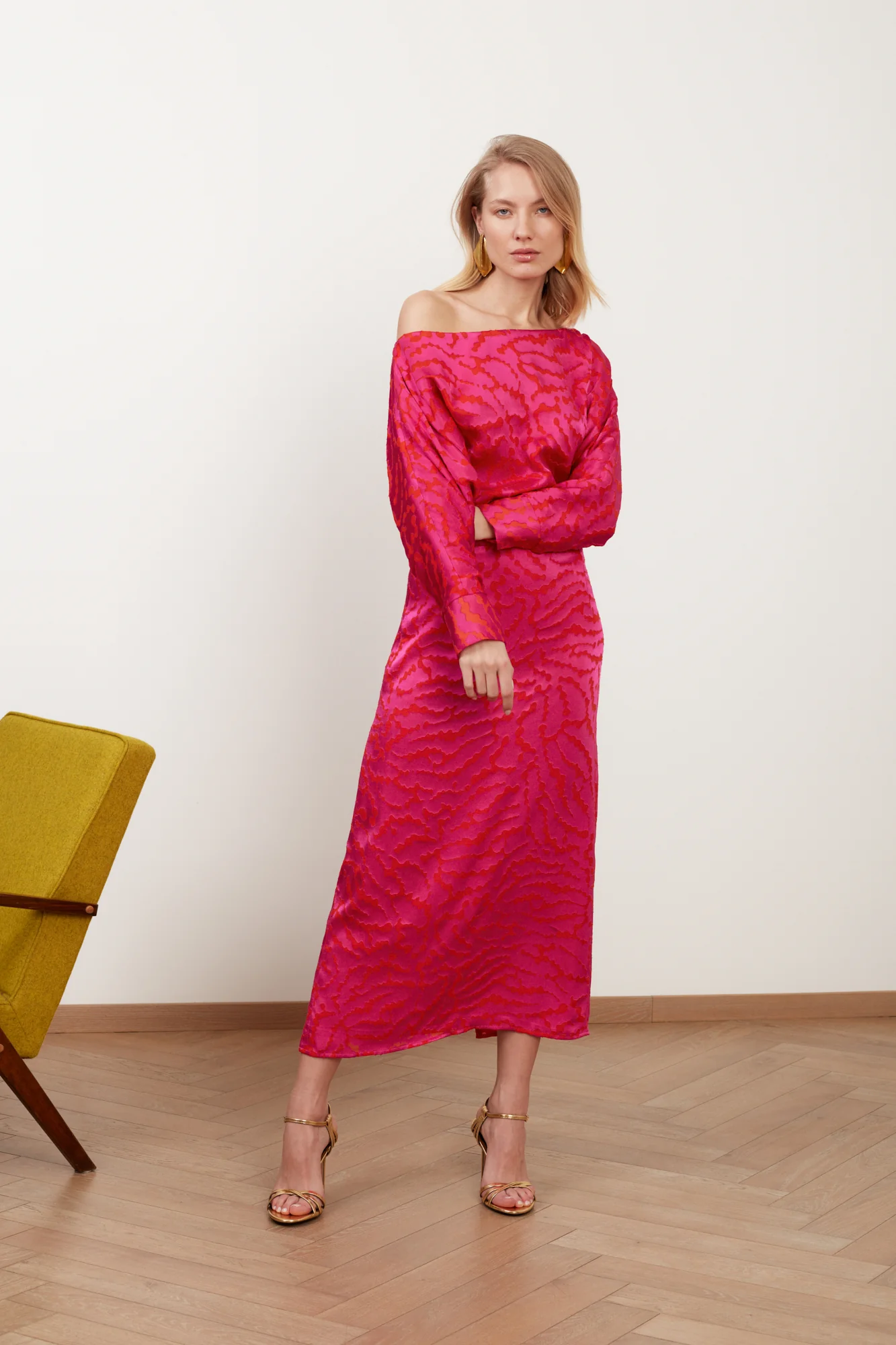 LIBRA red fuchsia print off-the-shoulder midi dress - Image 5