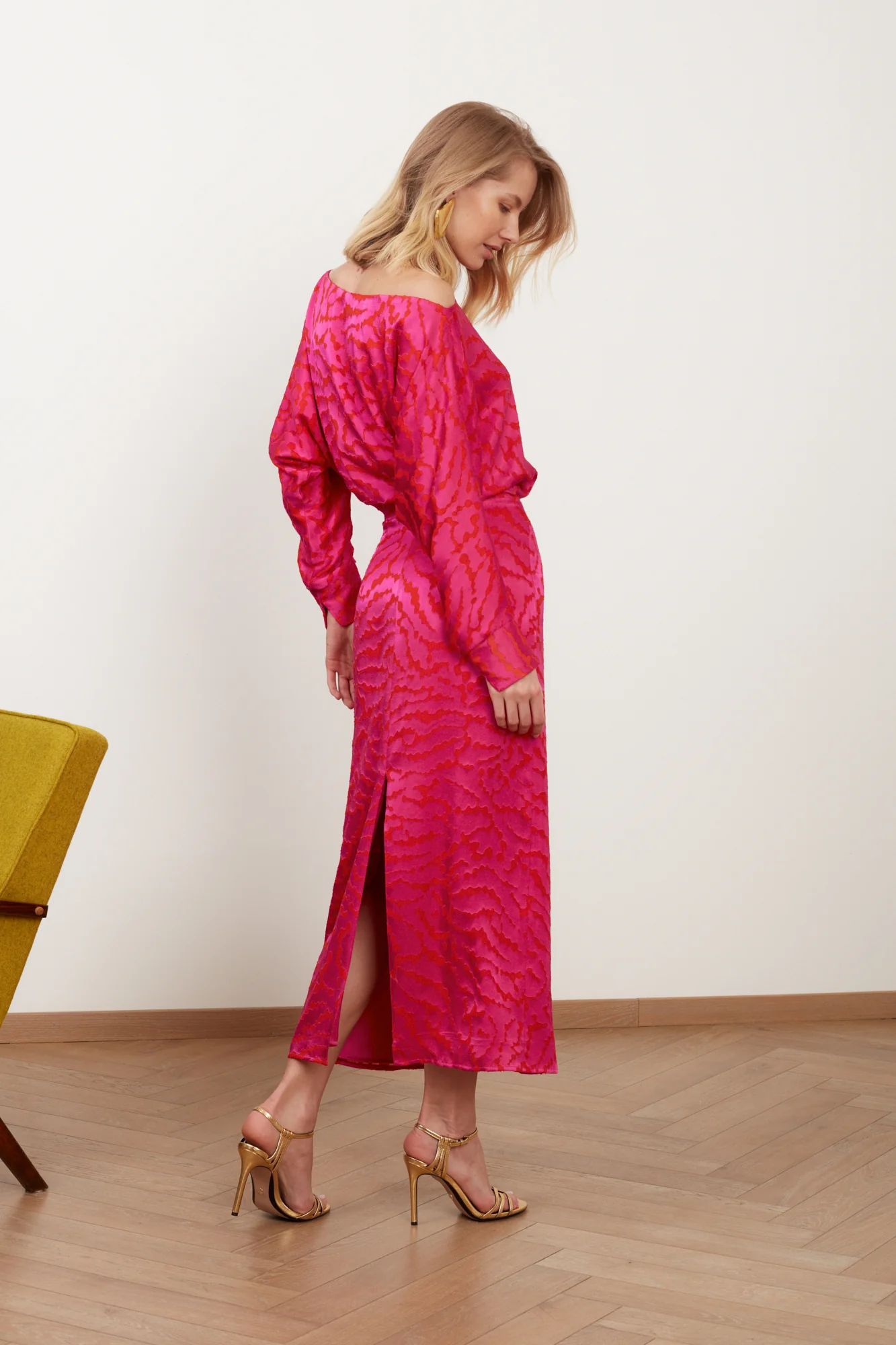 LIBRA red fuchsia print off-the-shoulder midi dress - Image 6