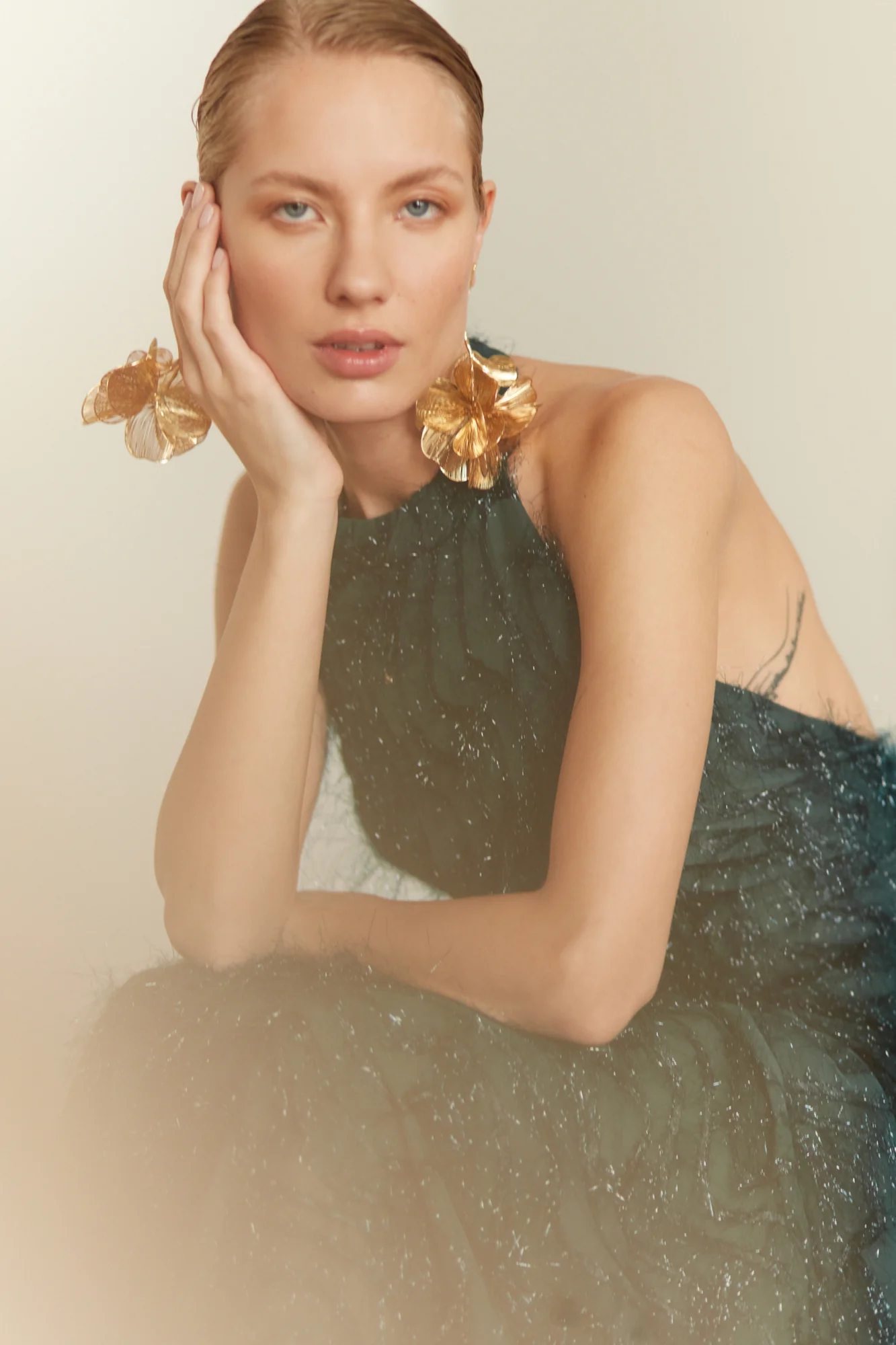 MAISSA green feather long evening gown with open back - Image 4
