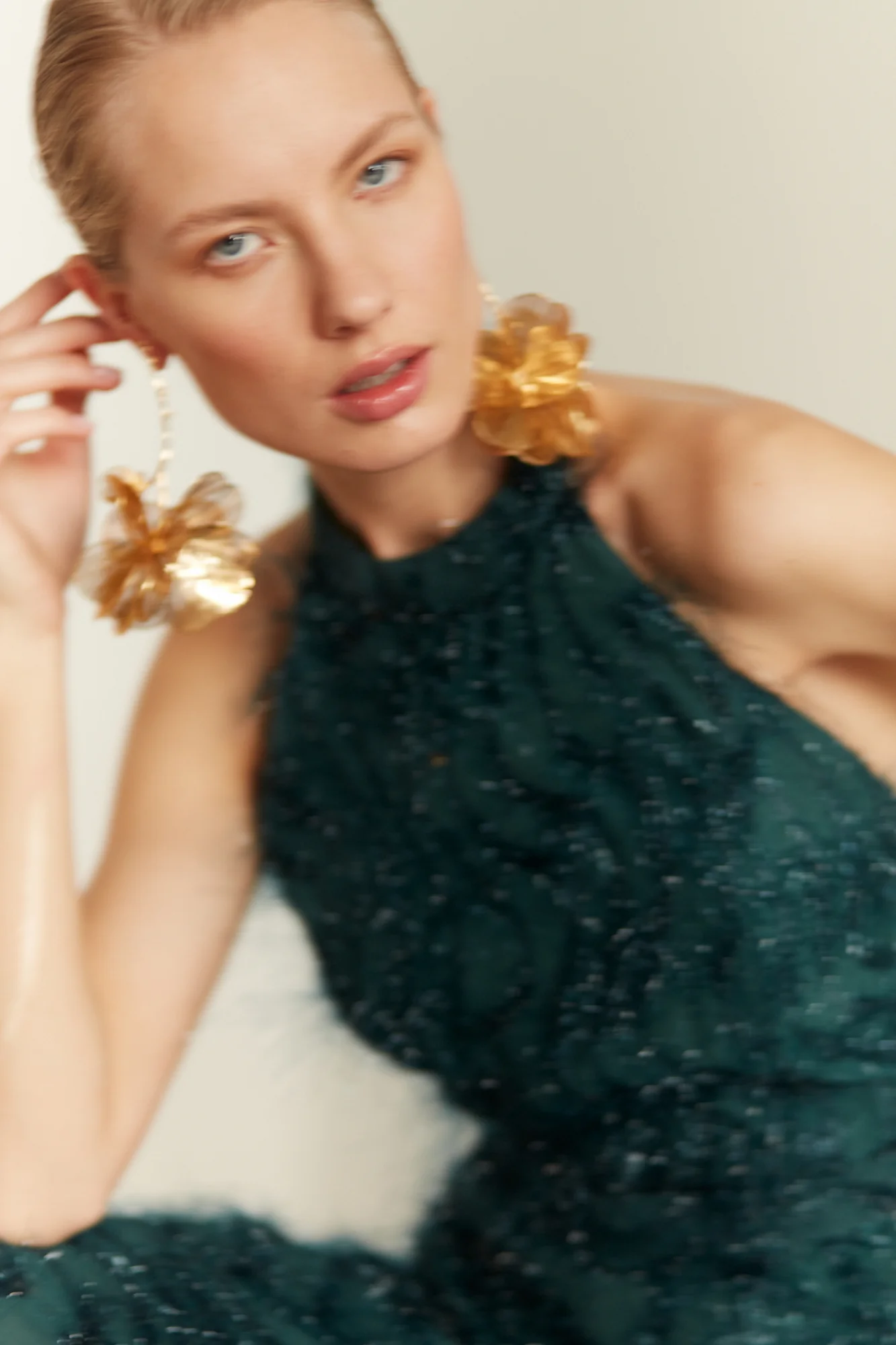 MAISSA green feather long evening gown with open back - Image 8
