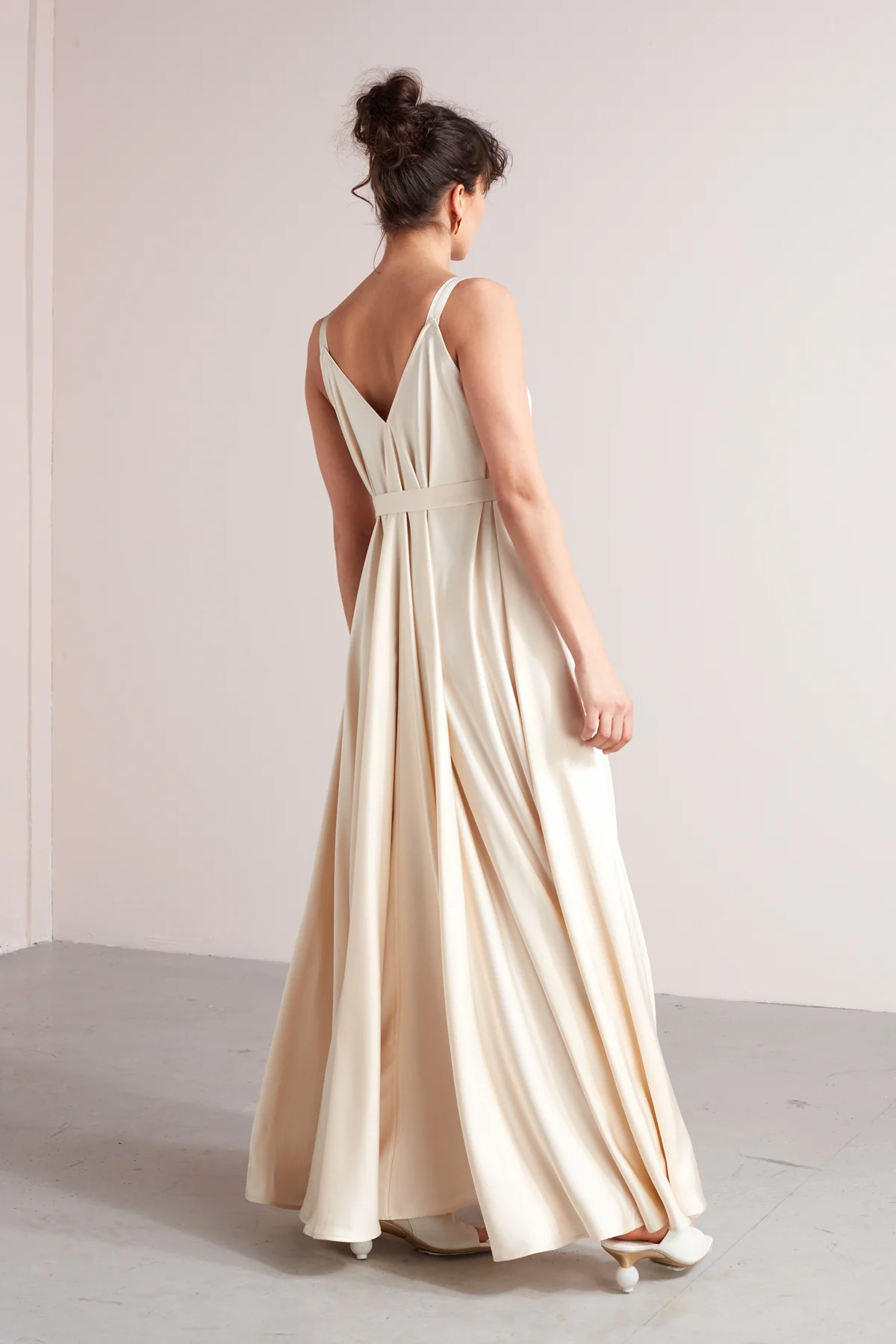 MALIA fluttering maxi dress in light cream - Image 2