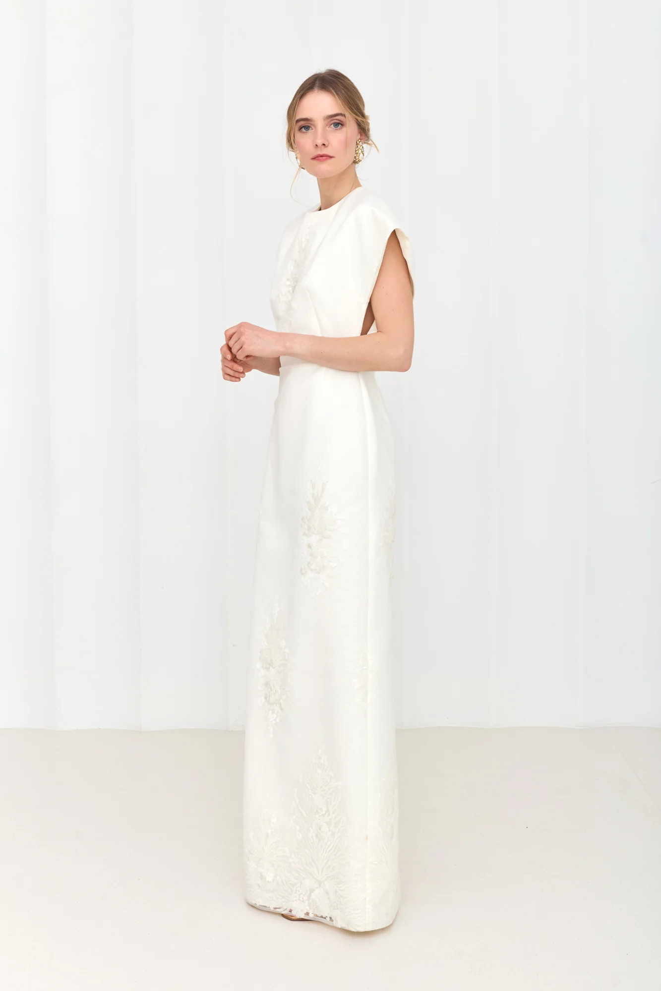MANTAGA Structured Elegance Maxi Wedding Dress - Image 3