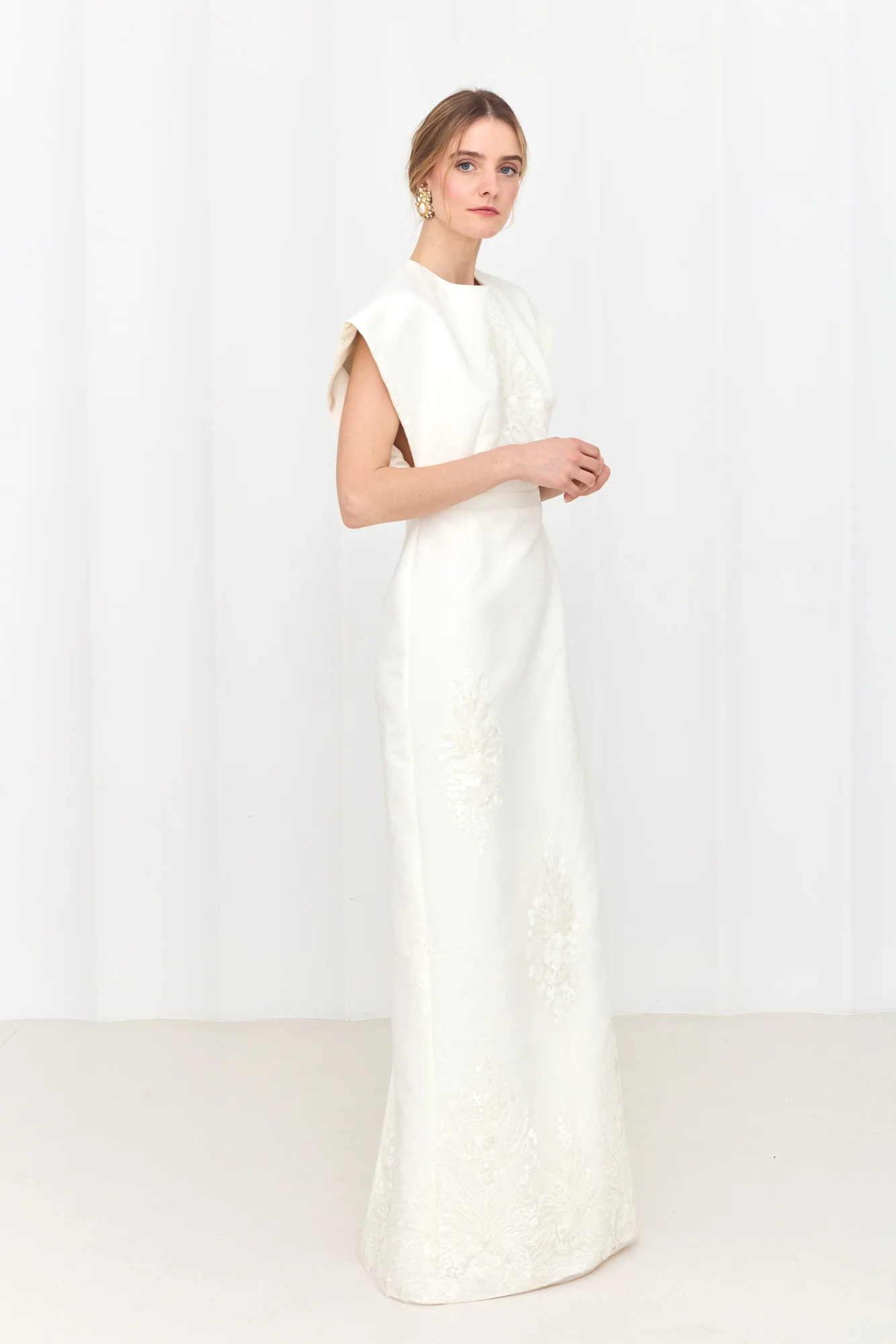 MANTAGA Structured Elegance Maxi Wedding Dress - Image 5