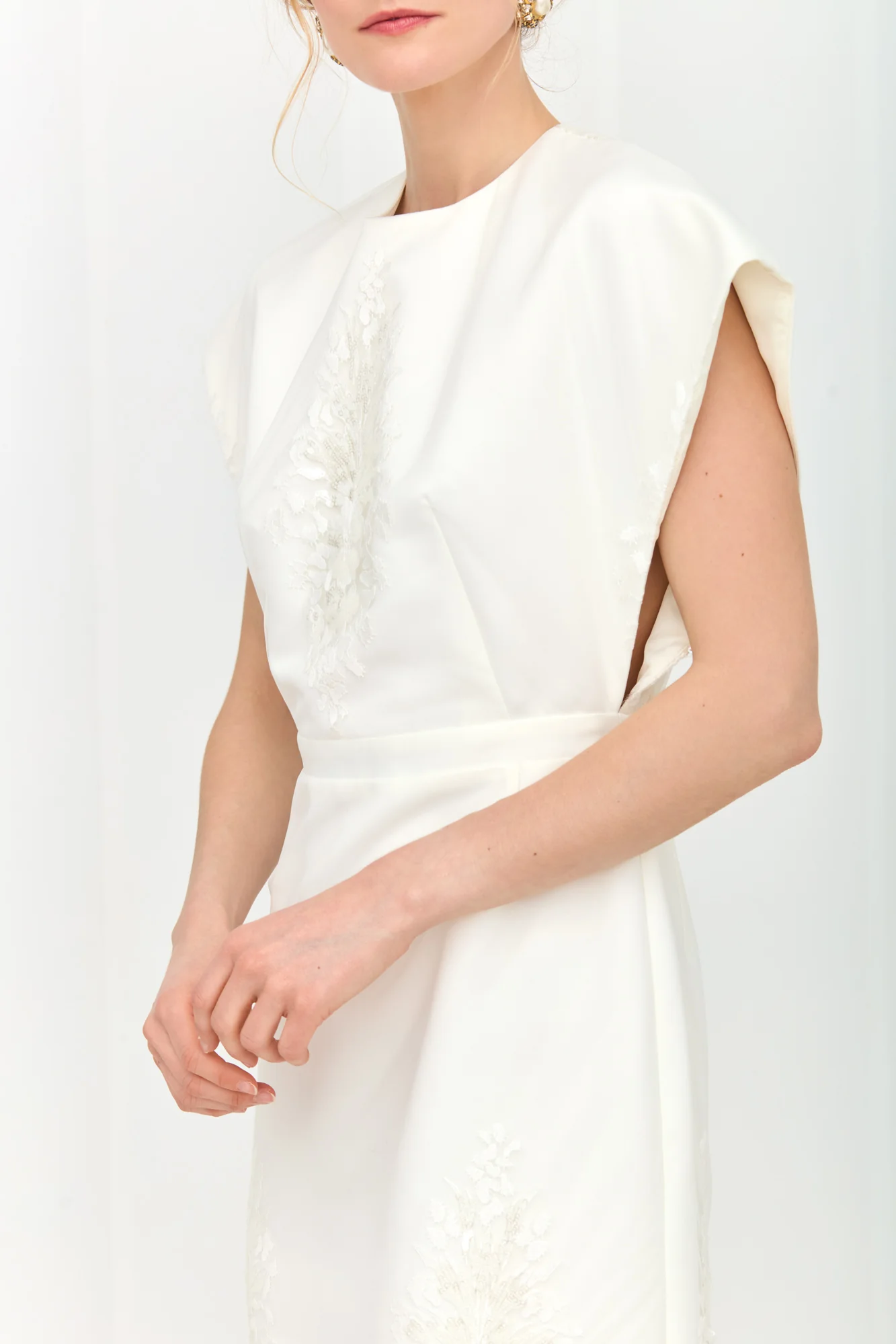 MANTAGA Structured Elegance Maxi Wedding Dress - Image 6
