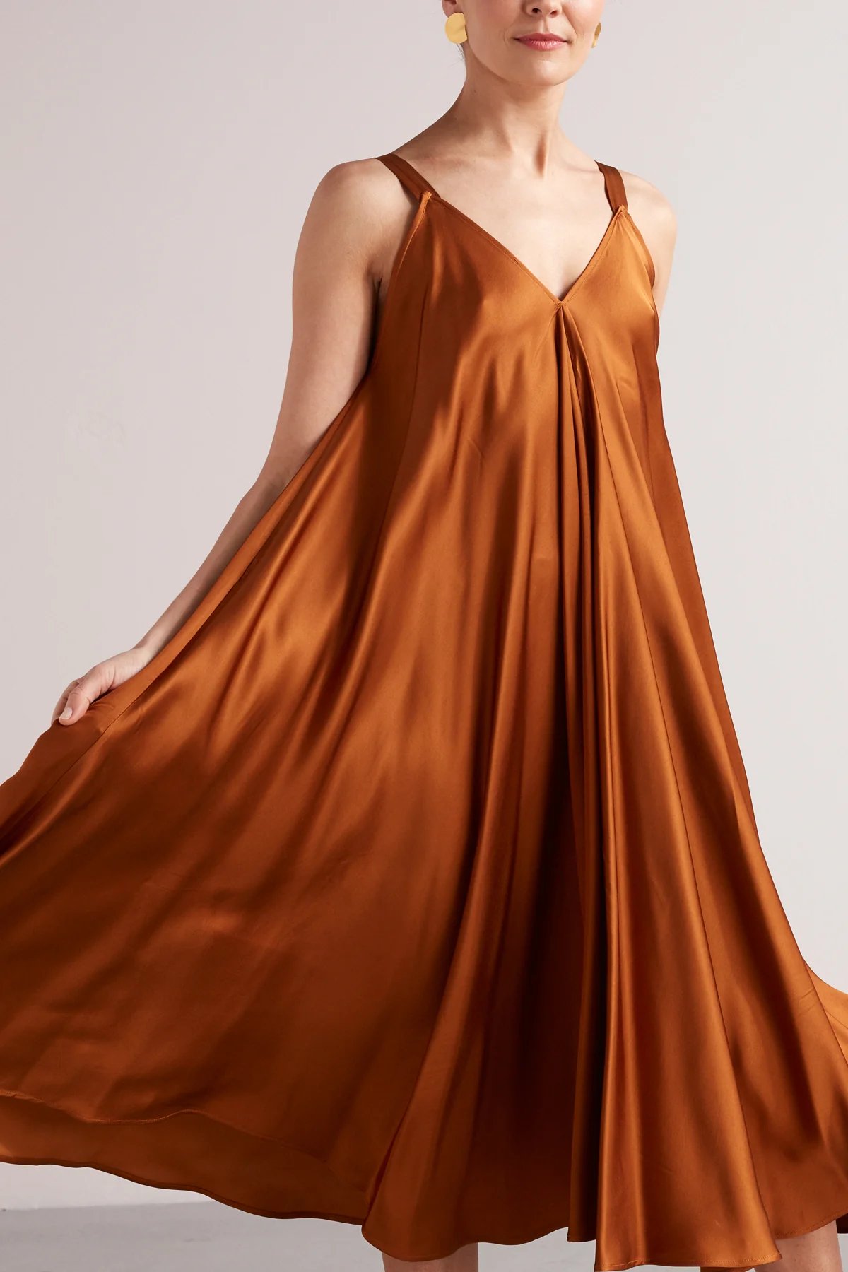 MONA fluttering midi dress in bronze - Image 4