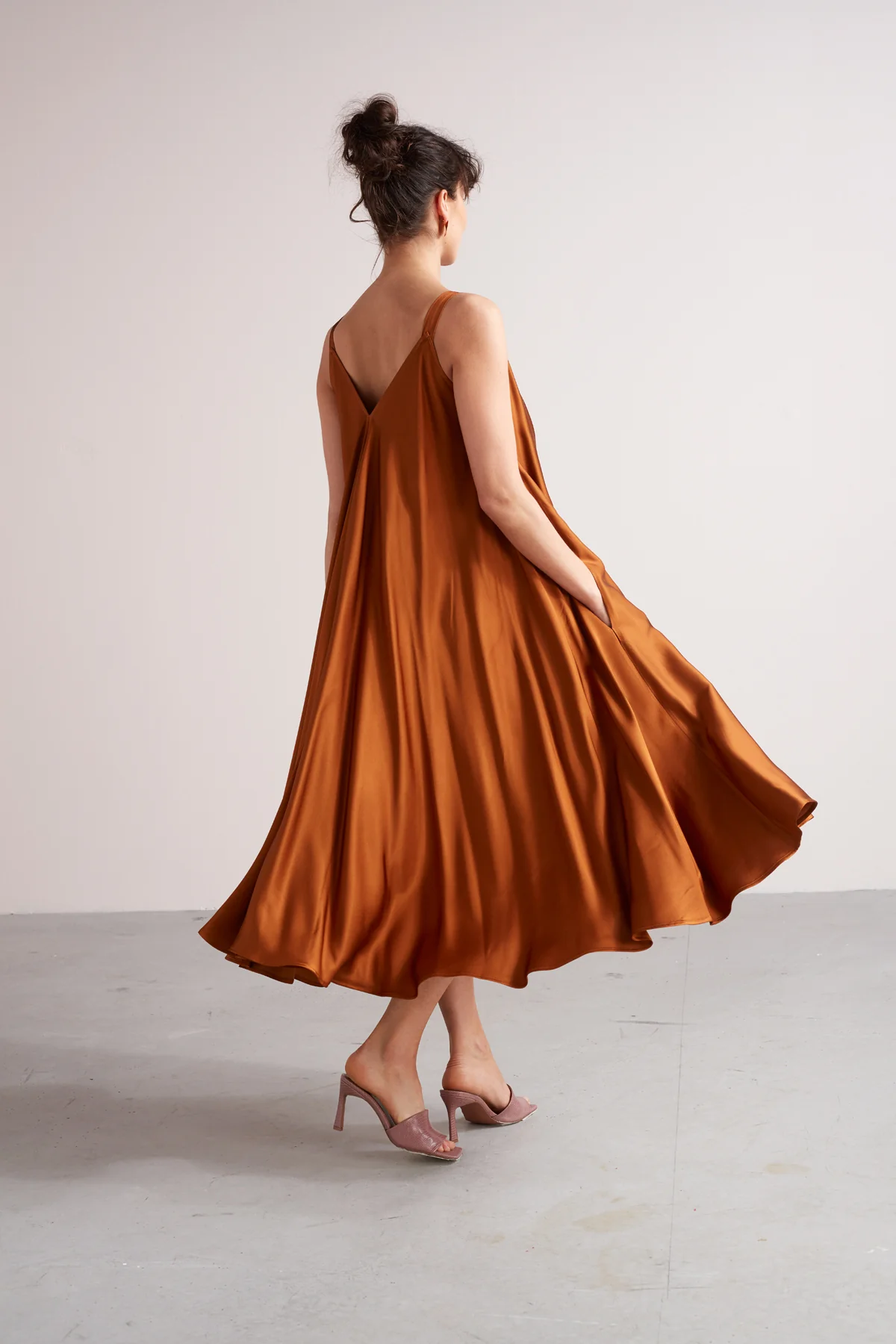 MONA fluttering midi dress in bronze - Image 5