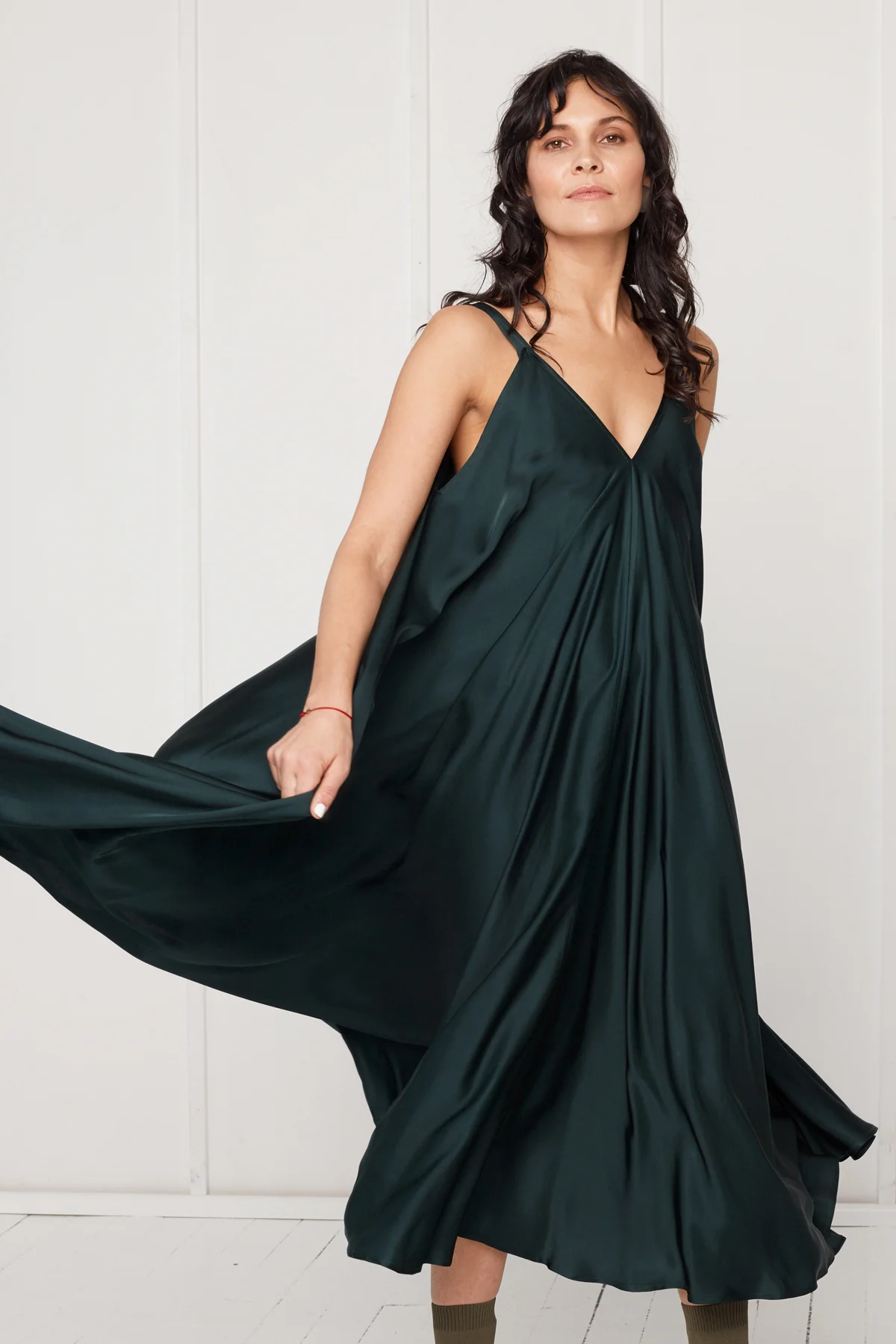 MONA fluttering midi dress in dark green