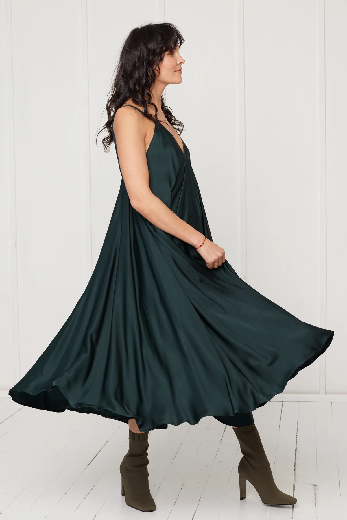 MONA fluttering midi dress in dark green - Image 2