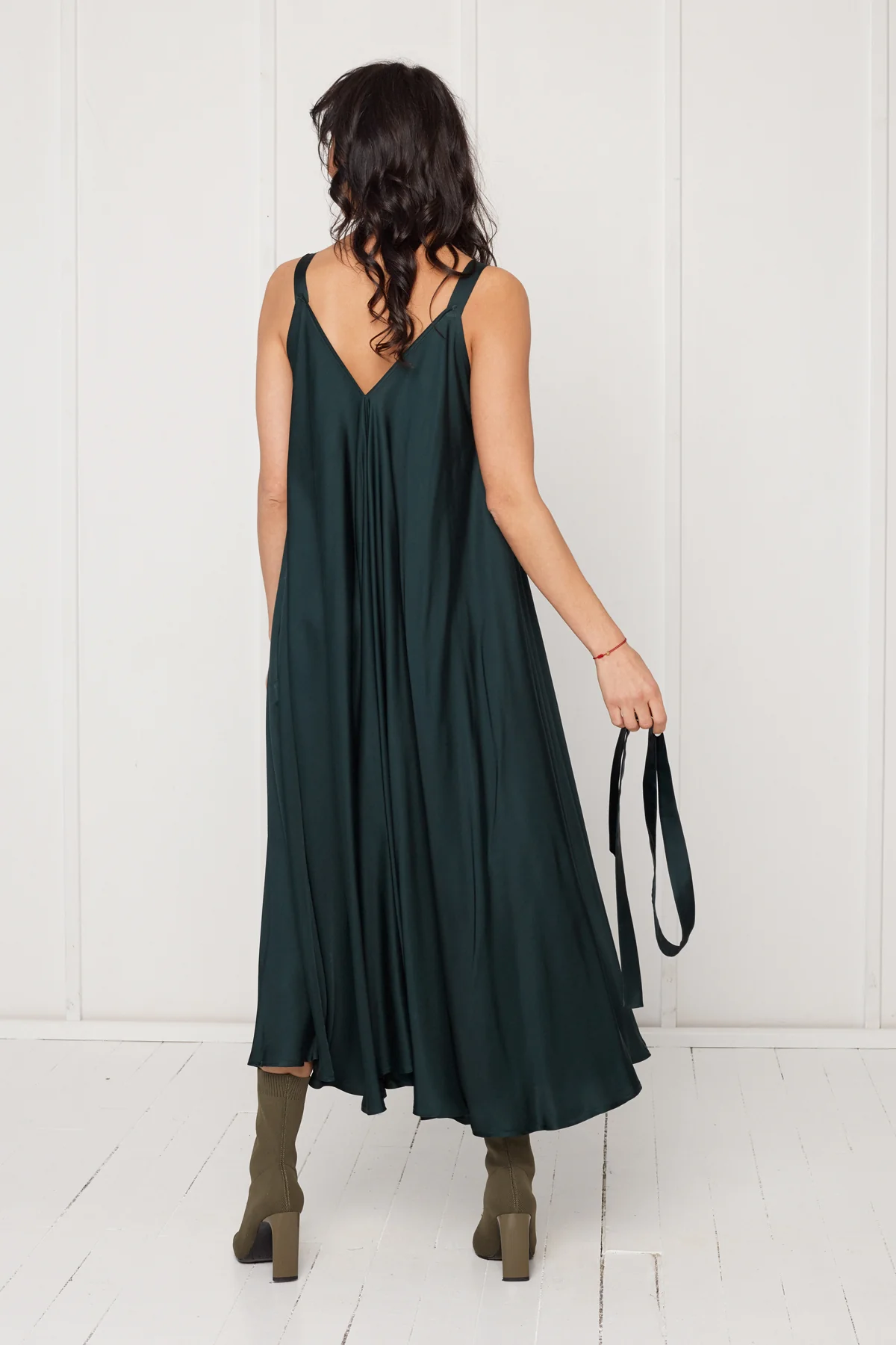 MONA fluttering midi dress in dark green - Image 4