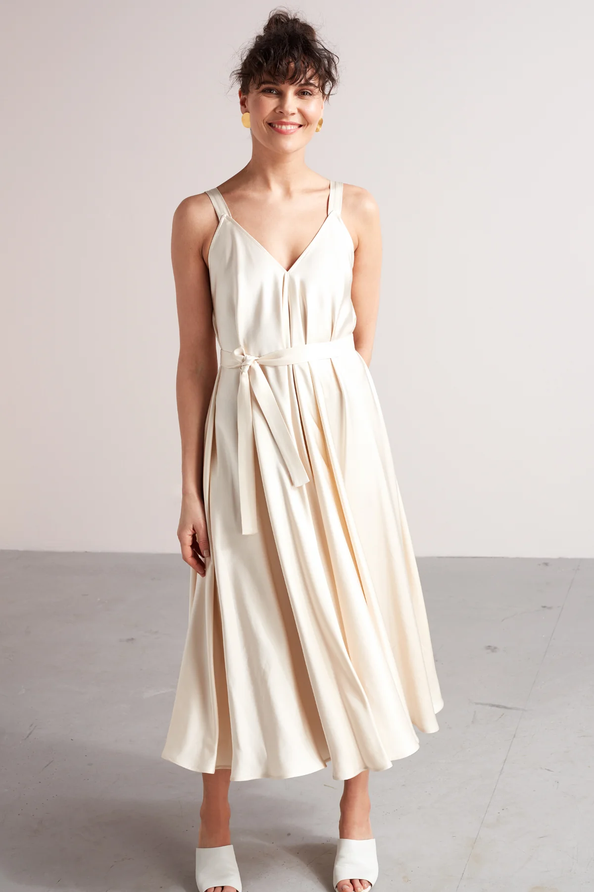 MONA fluttering midi dress in light cream - Image 3