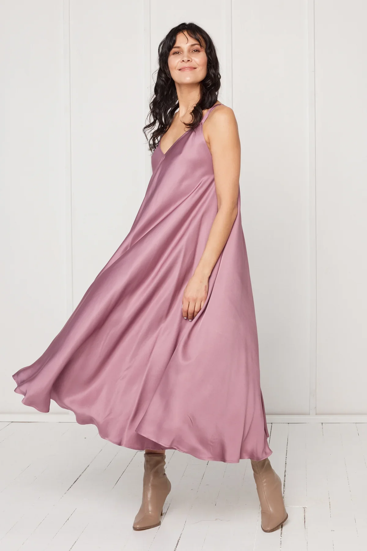MONA fluttering midi dress in purple - Image 2
