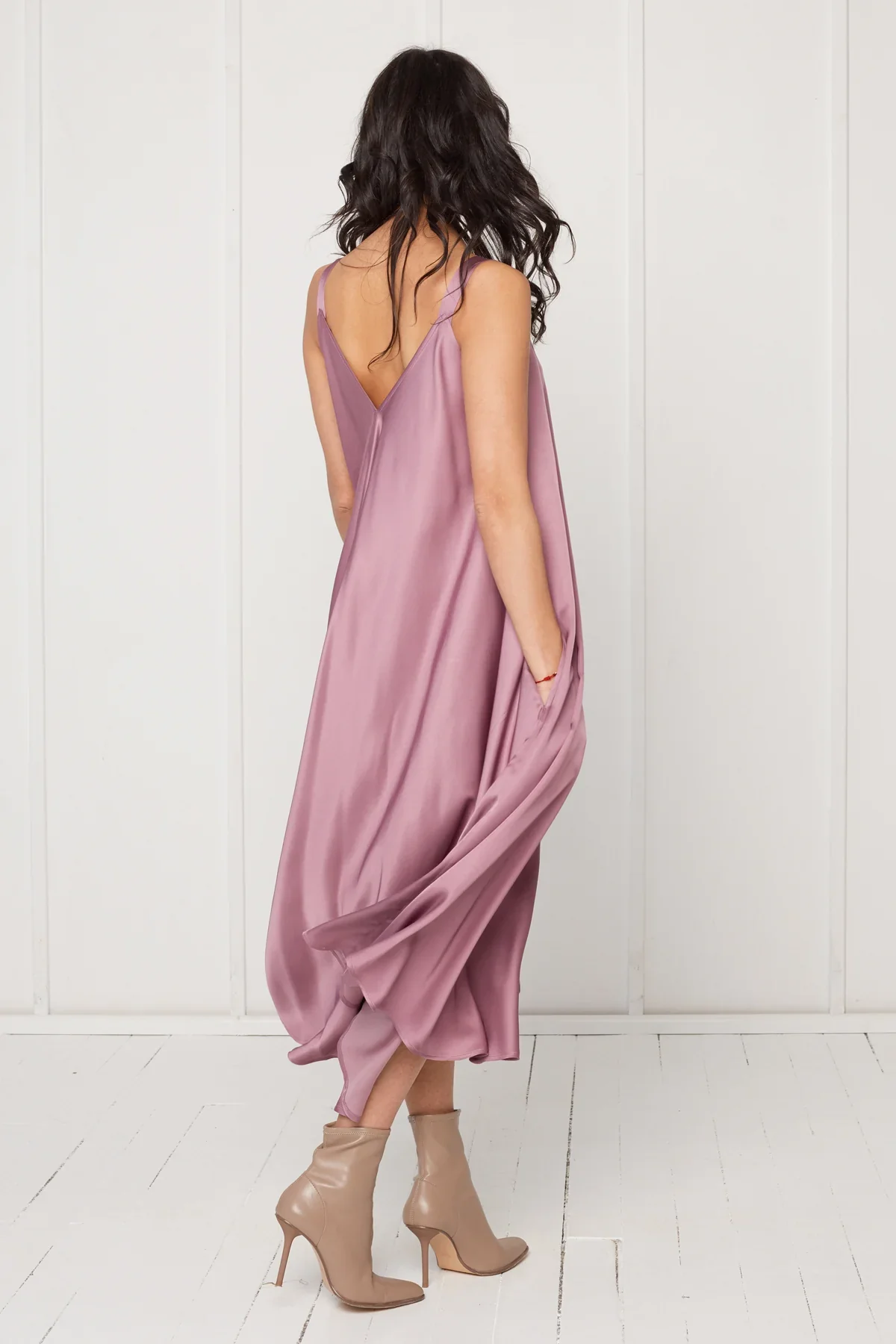MONA fluttering midi dress in purple - Image 4