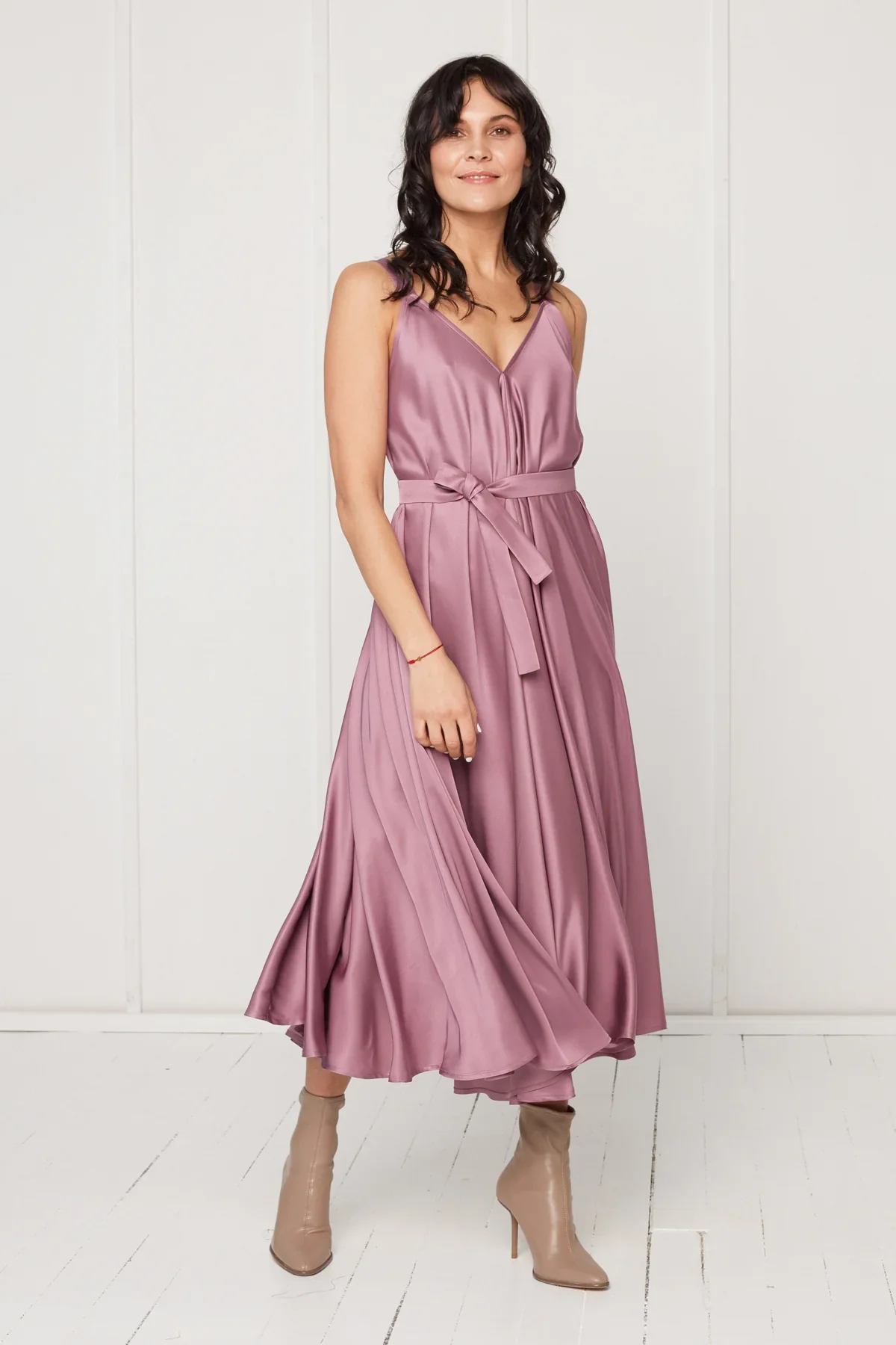 MONA fluttering midi dress in purple - Image 6
