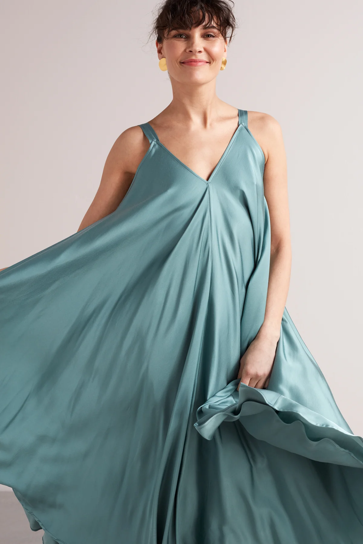 MONA fluttering midi dress in stone blue - Image 4