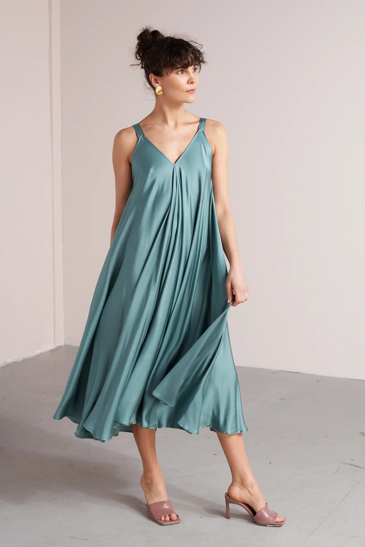 MONA fluttering midi dress in stone blue - Image 5