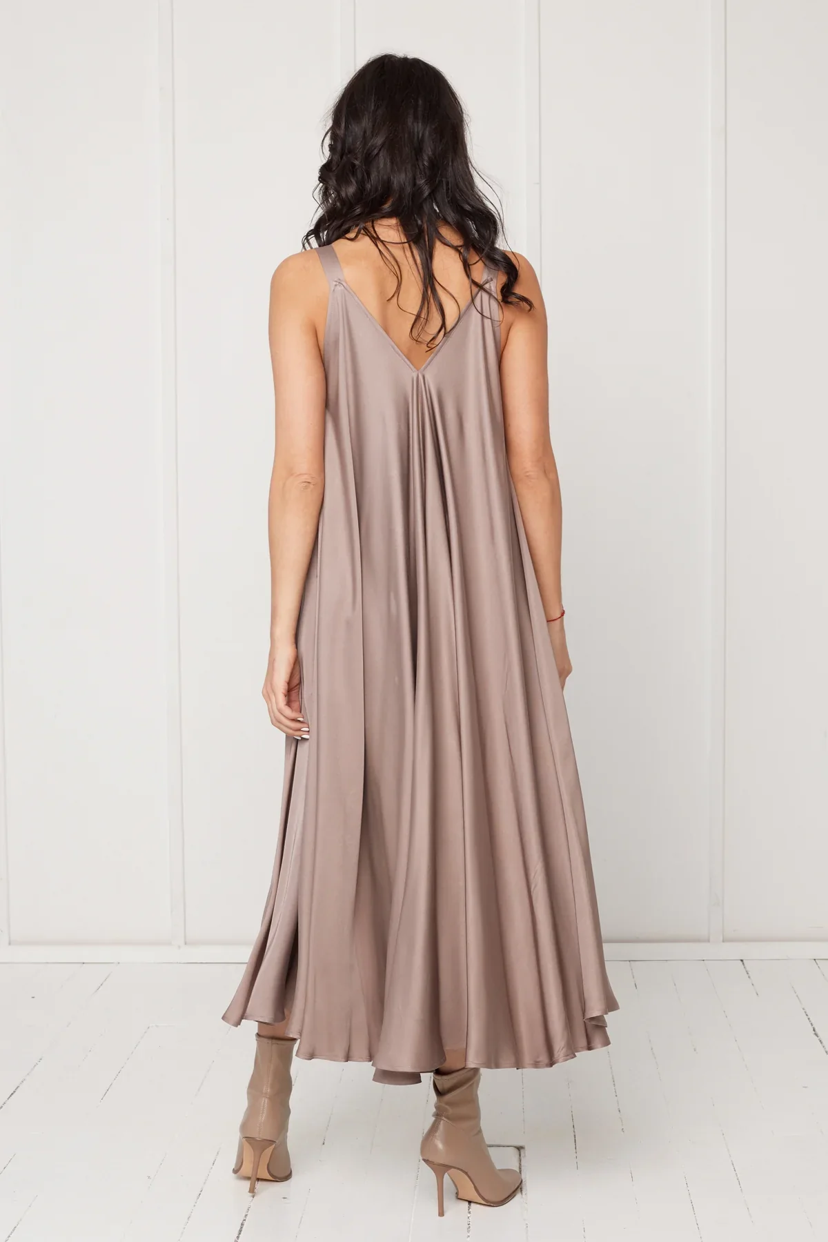 MONA fluttering midi dress in taupe - Image 4