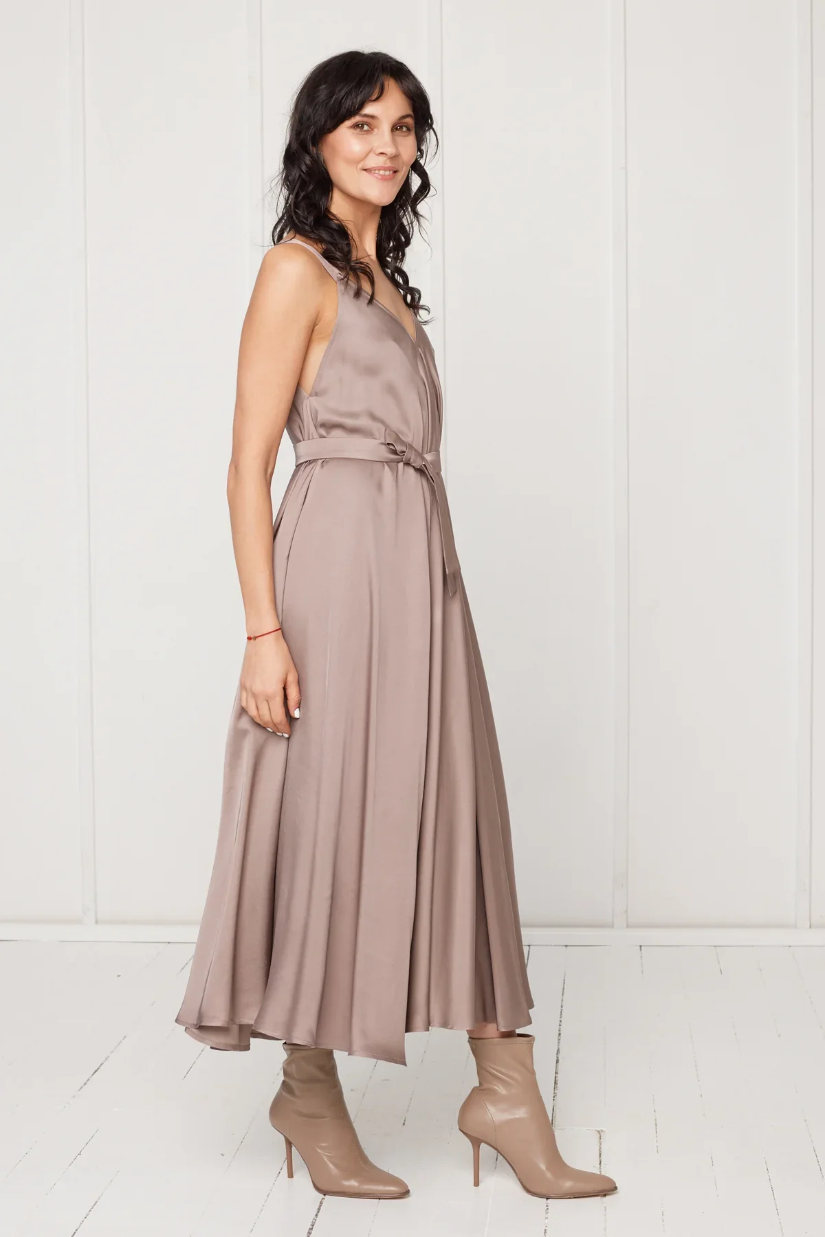 MONA fluttering midi dress in taupe - Image 5