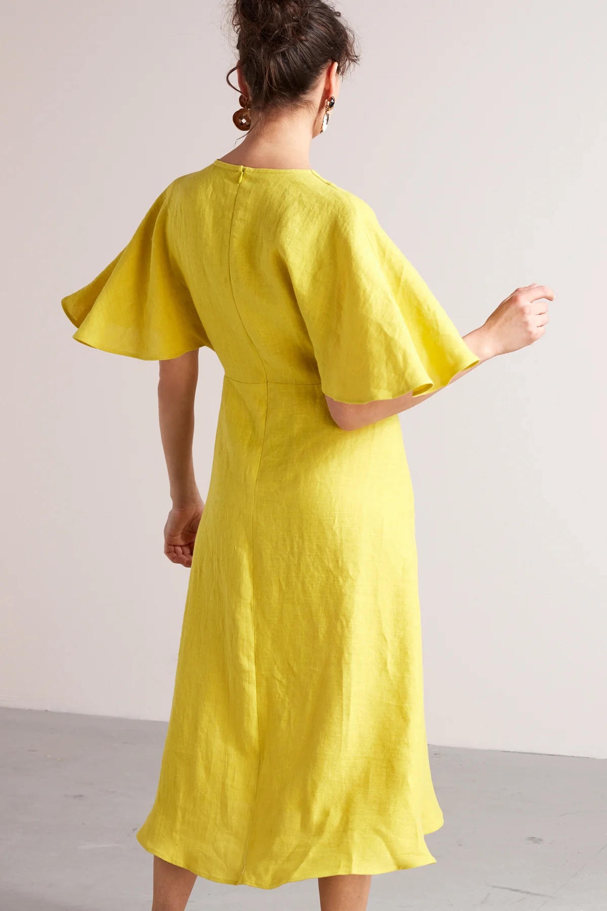 NORA midi butterfly sleeves linen dress in lemon yellow - Image 2
