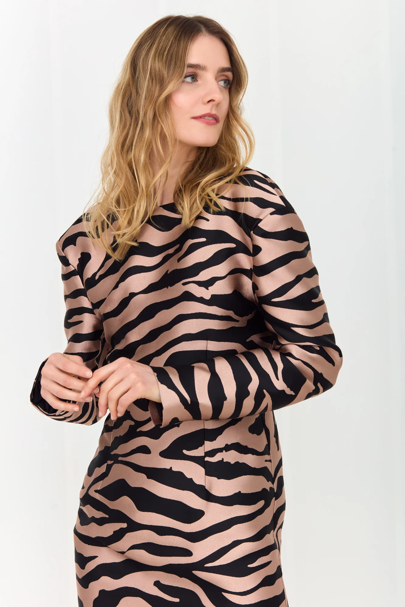 RAMONA Mini Dress in Animal Print with Wavy Open Back - Image 4