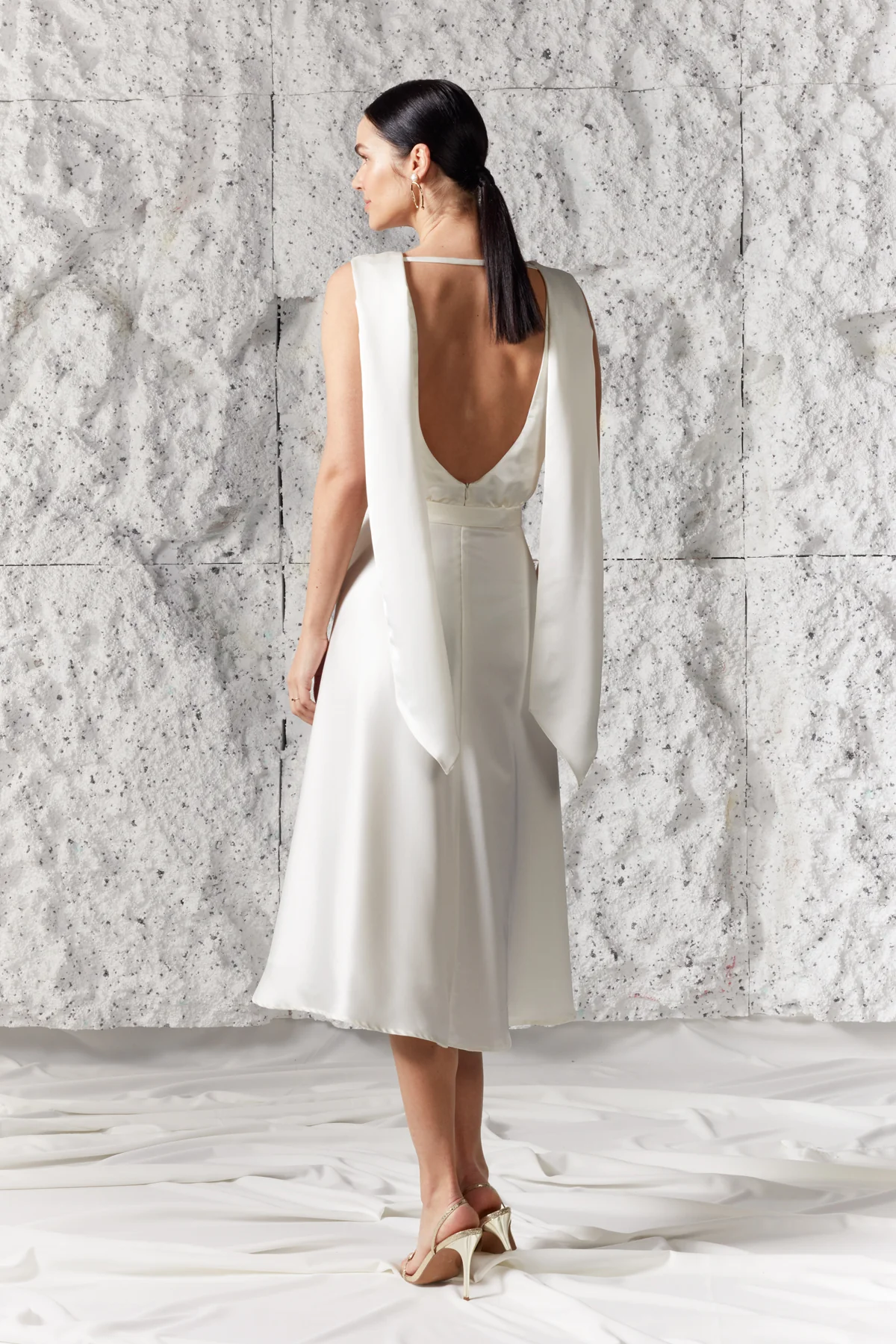 ROSA white satin midi dress with back ribbons - Image 3