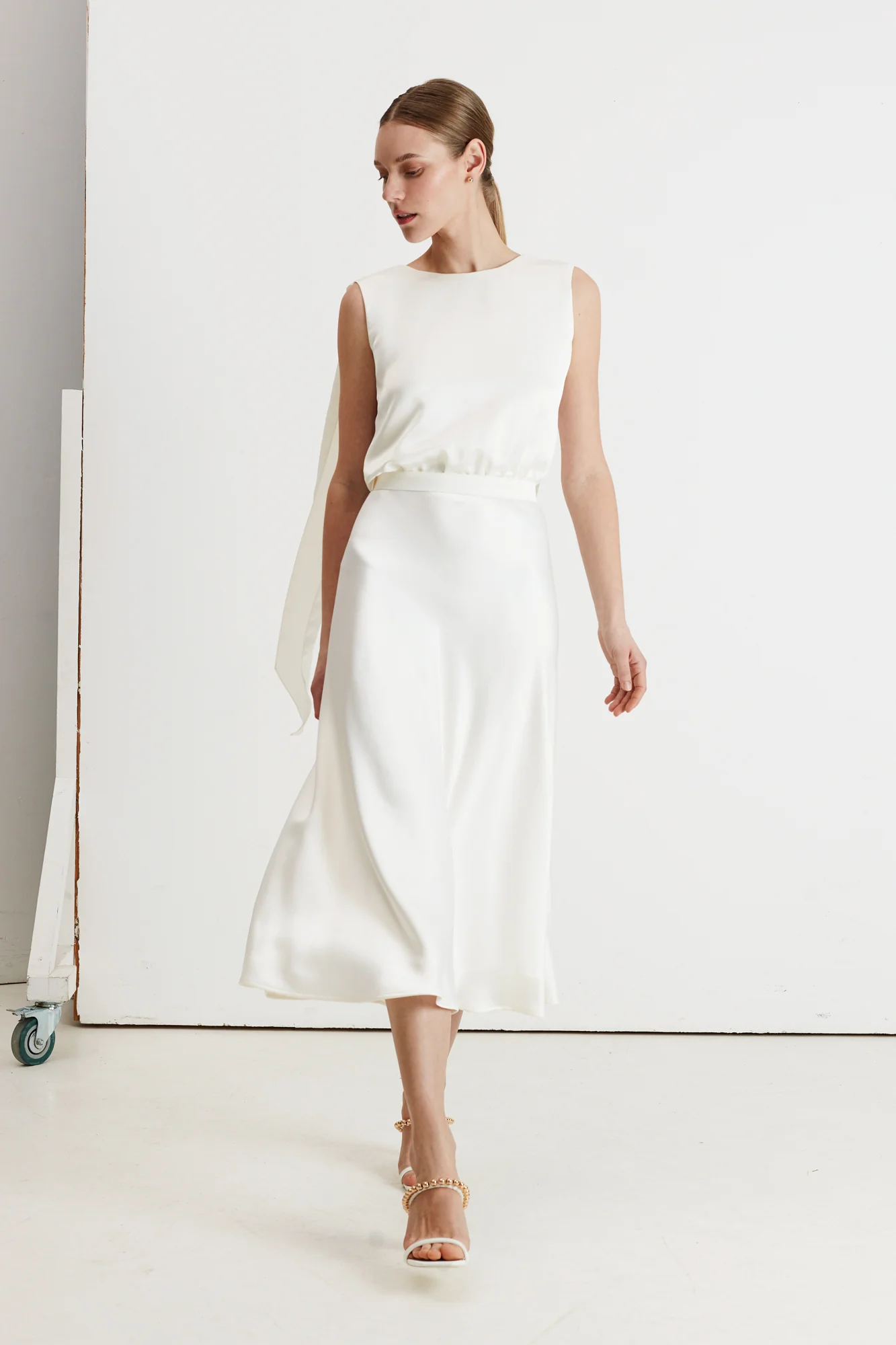 ROSA white satin midi dress with back ribbons - Image 4